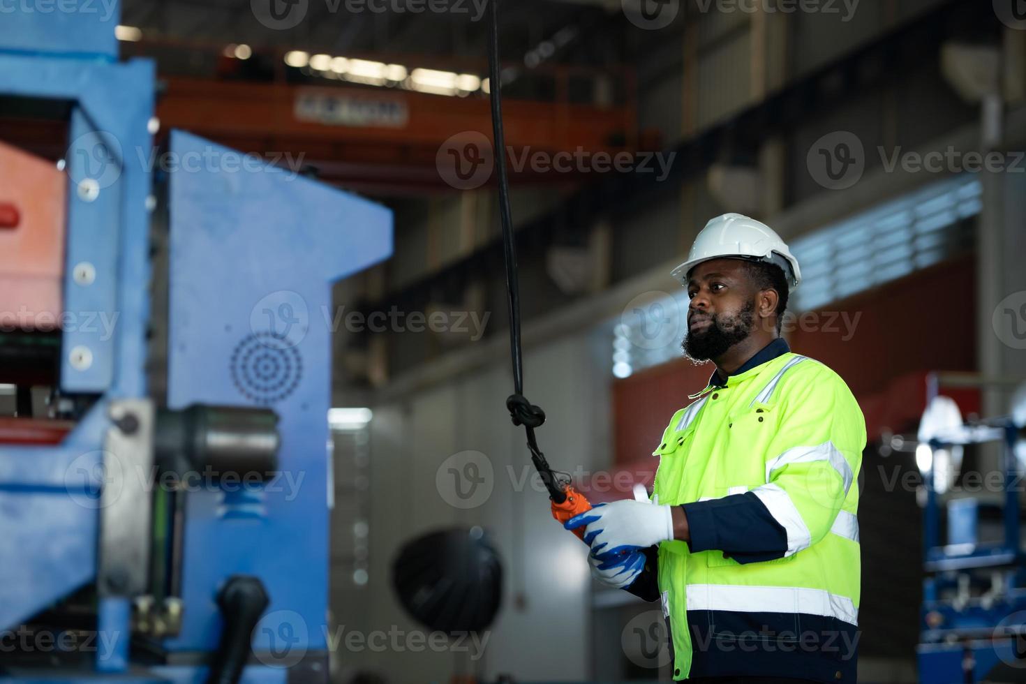 Huge machines and materials will be found in a large industrial factory. As a result, the transfer necessitates the employment of a crane photo