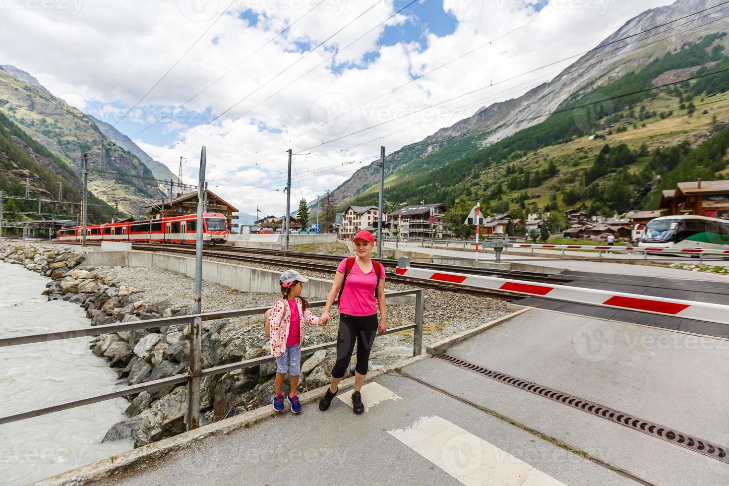 vía férrea suiza alpes tren foto