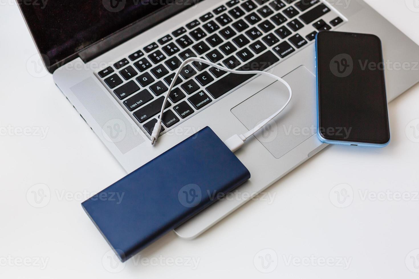 power bank laptop photo