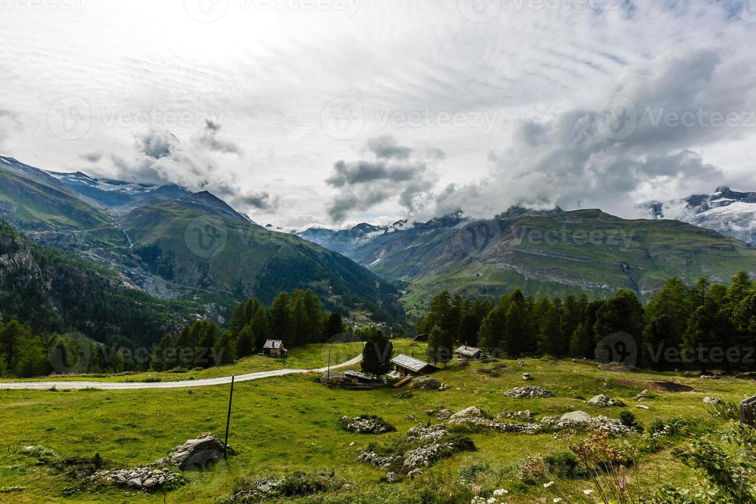 panorama de montaña desde fiescheralp y bettmeralp, wallis, suiza foto