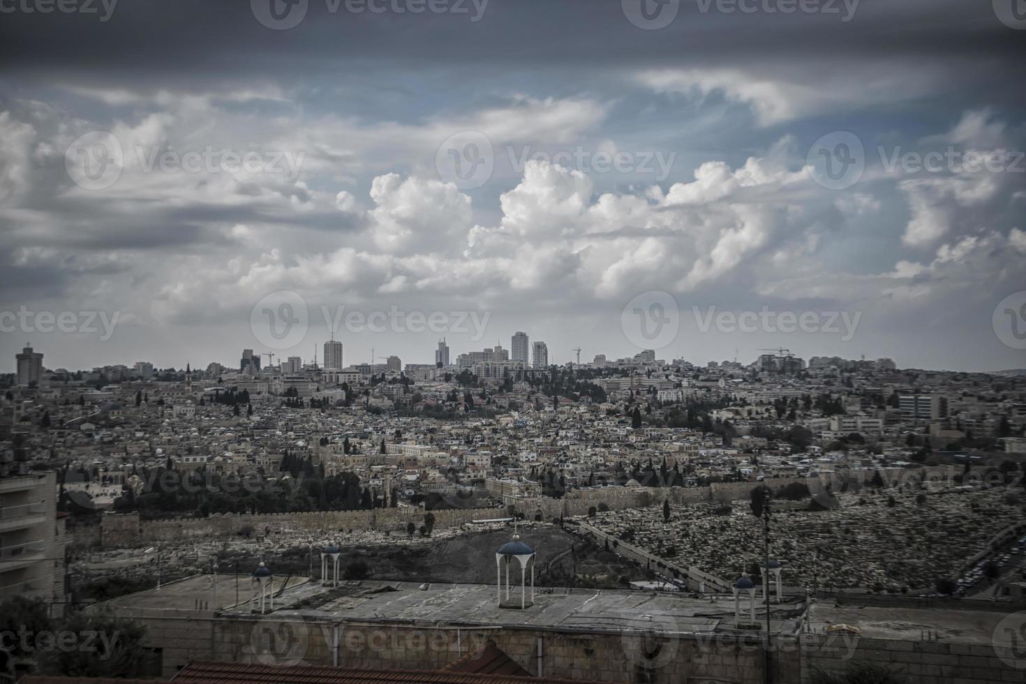 jerusalén, israel una vista panorámica de la ciudad vieja desde el monte de los olivos foto