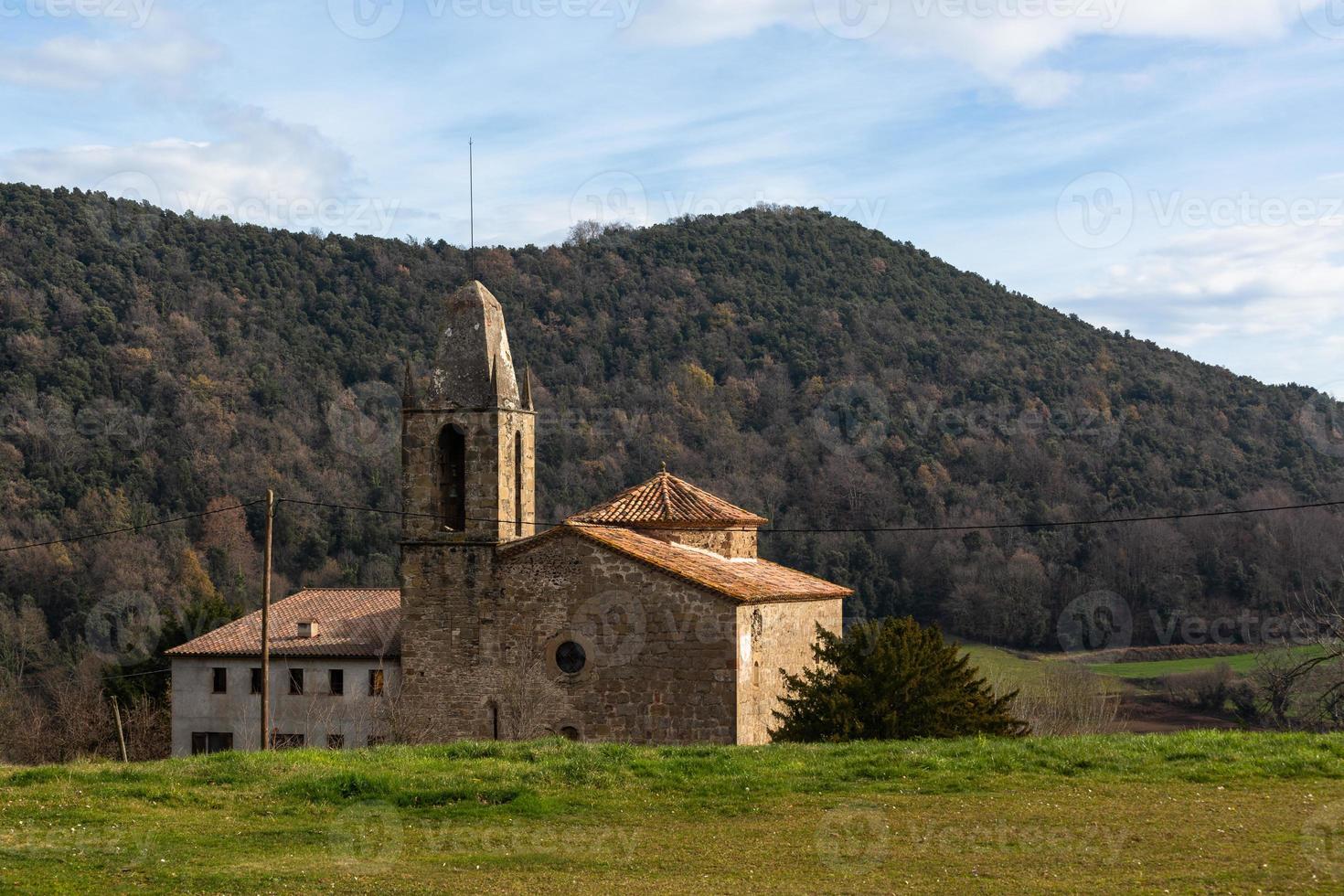 paisajes del parque nacional de la garrotxa de los pirineos foto