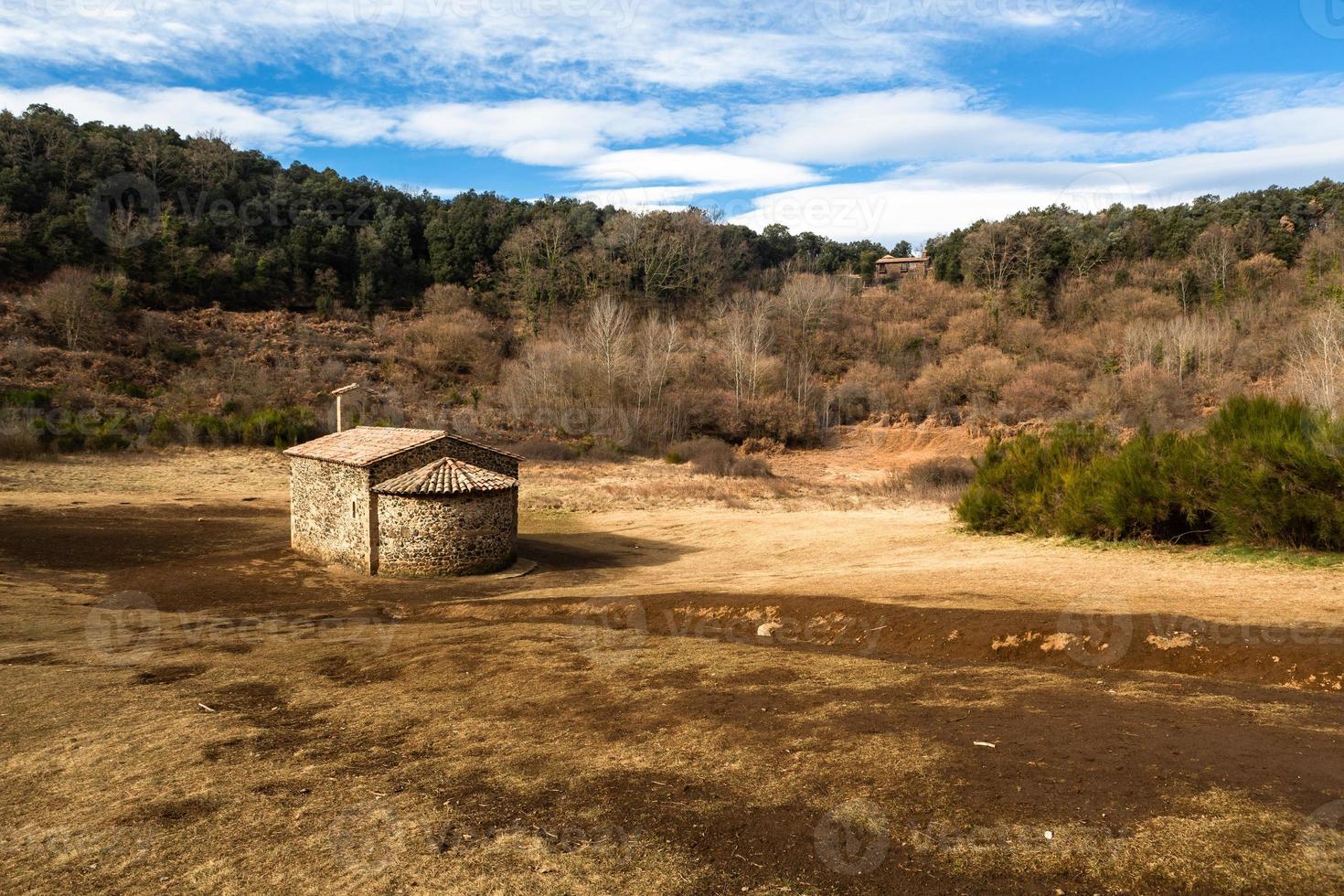 paisajes del parque nacional de la garrotxa de los pirineos foto