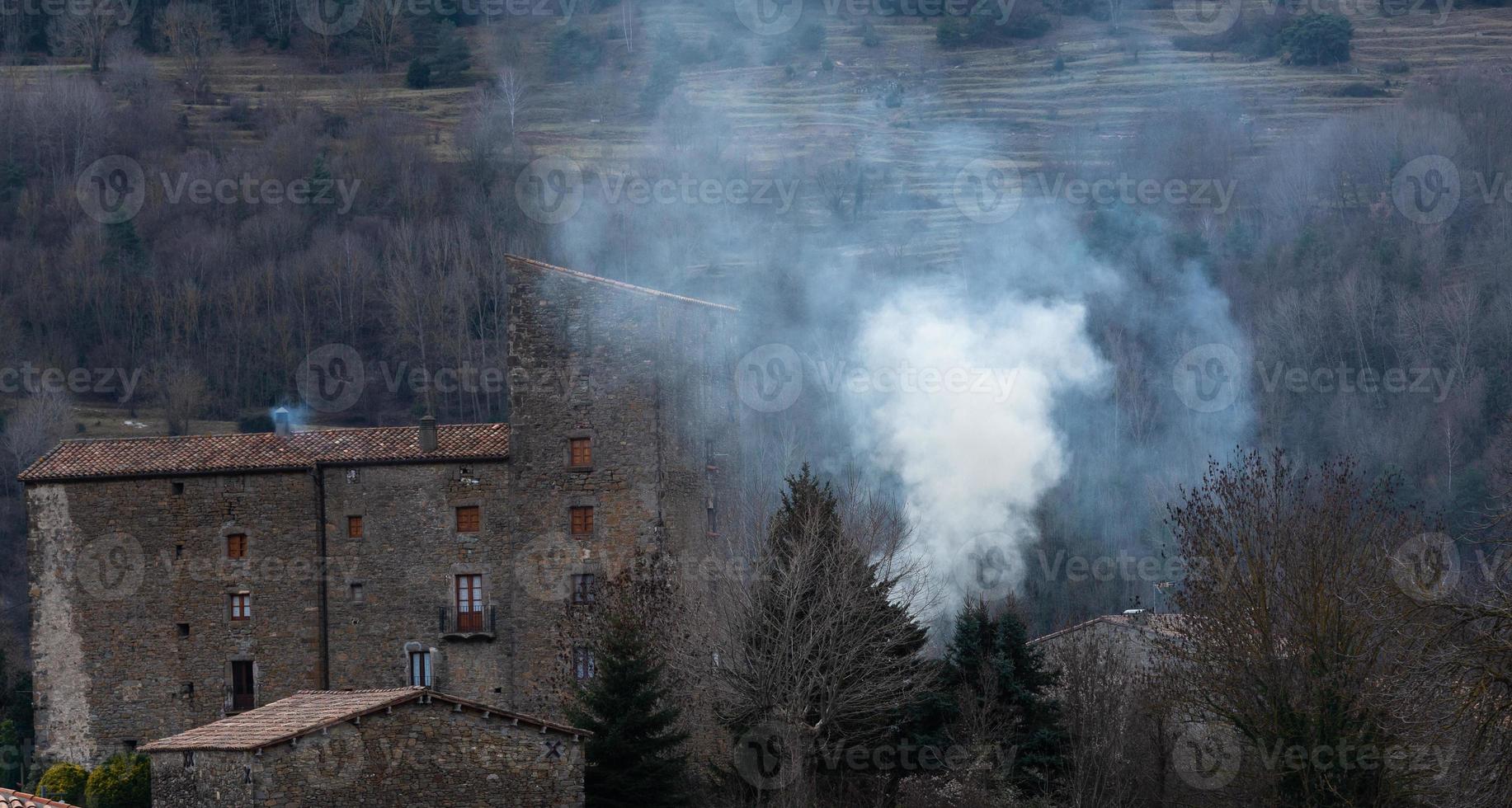 calles y vistas de un pequeño pueblo español foto