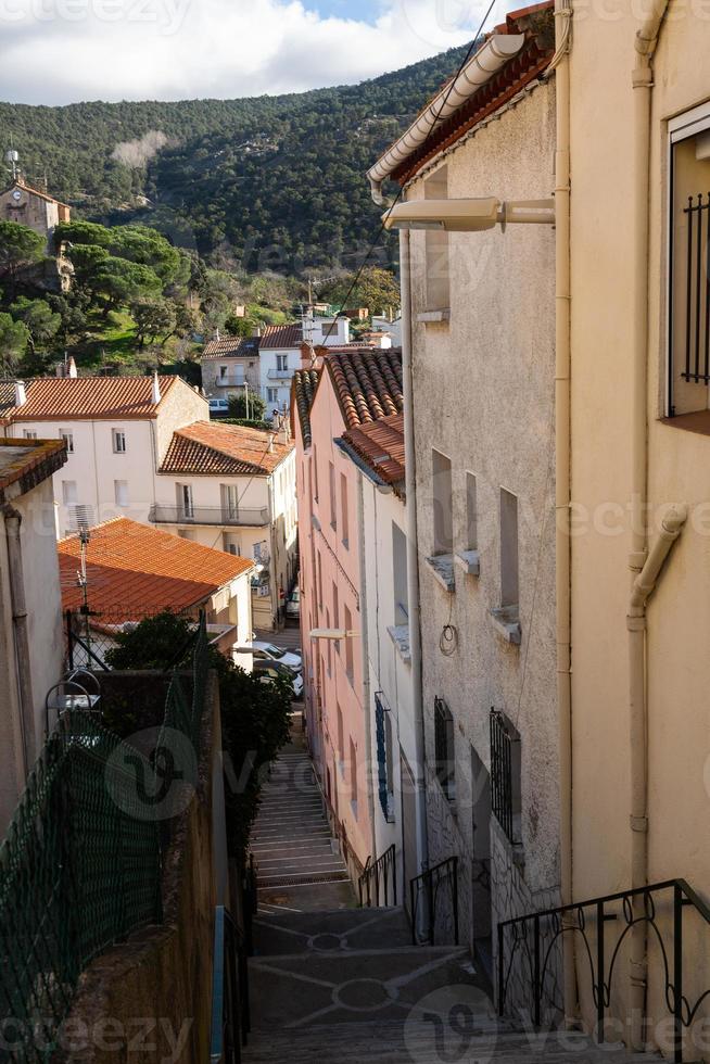 calles y vistas de un pequeño pueblo español foto