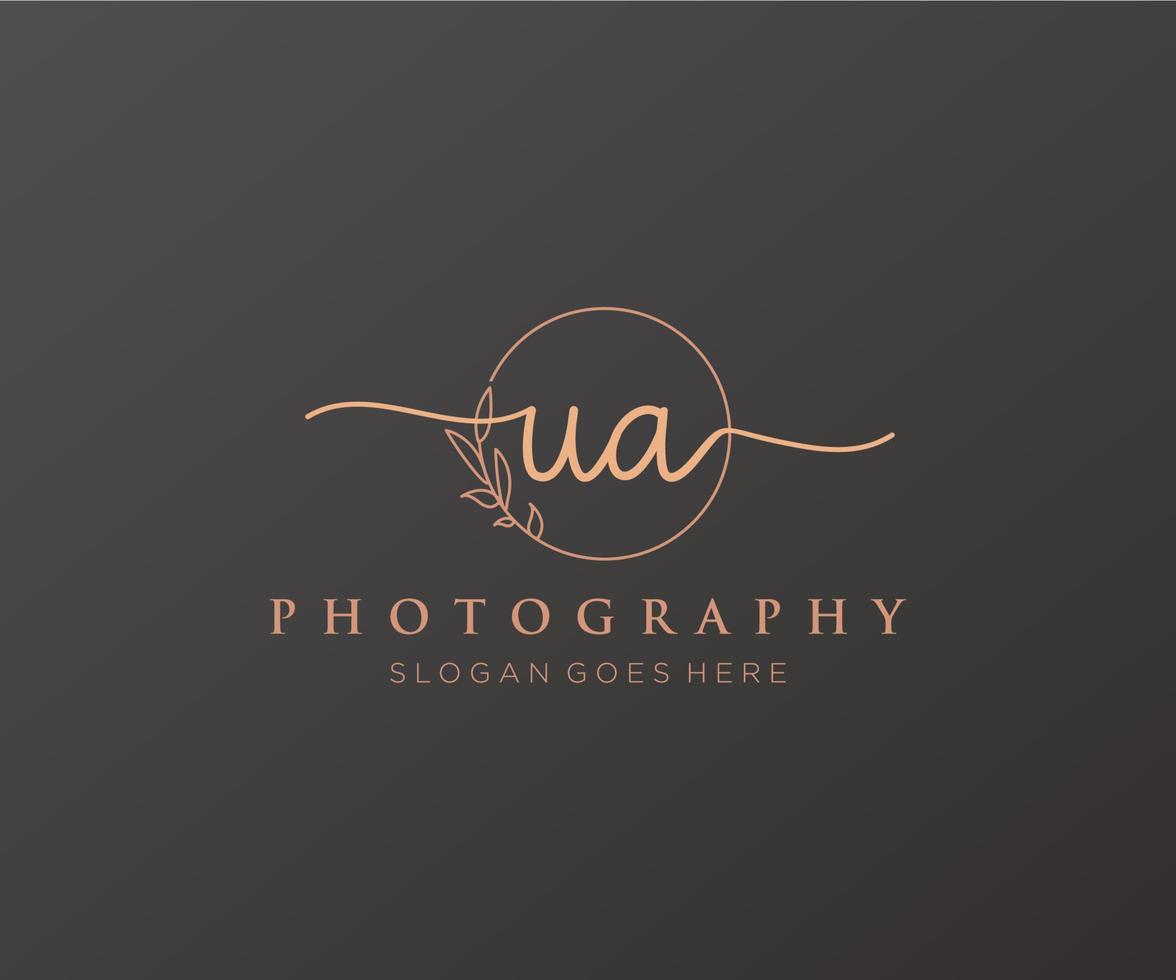 logotipo femenino inicial de ua. utilizable para logotipos de naturaleza, salón, spa, cosmética y belleza. elemento de plantilla de diseño de logotipo de vector plano.
