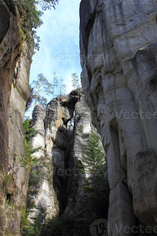 ciudad rocosa de adrspach teplice en república checa foto