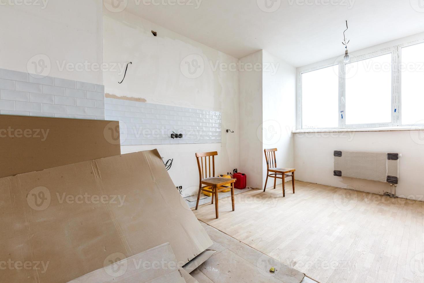interior del apartamento durante la renovación y construcción foto