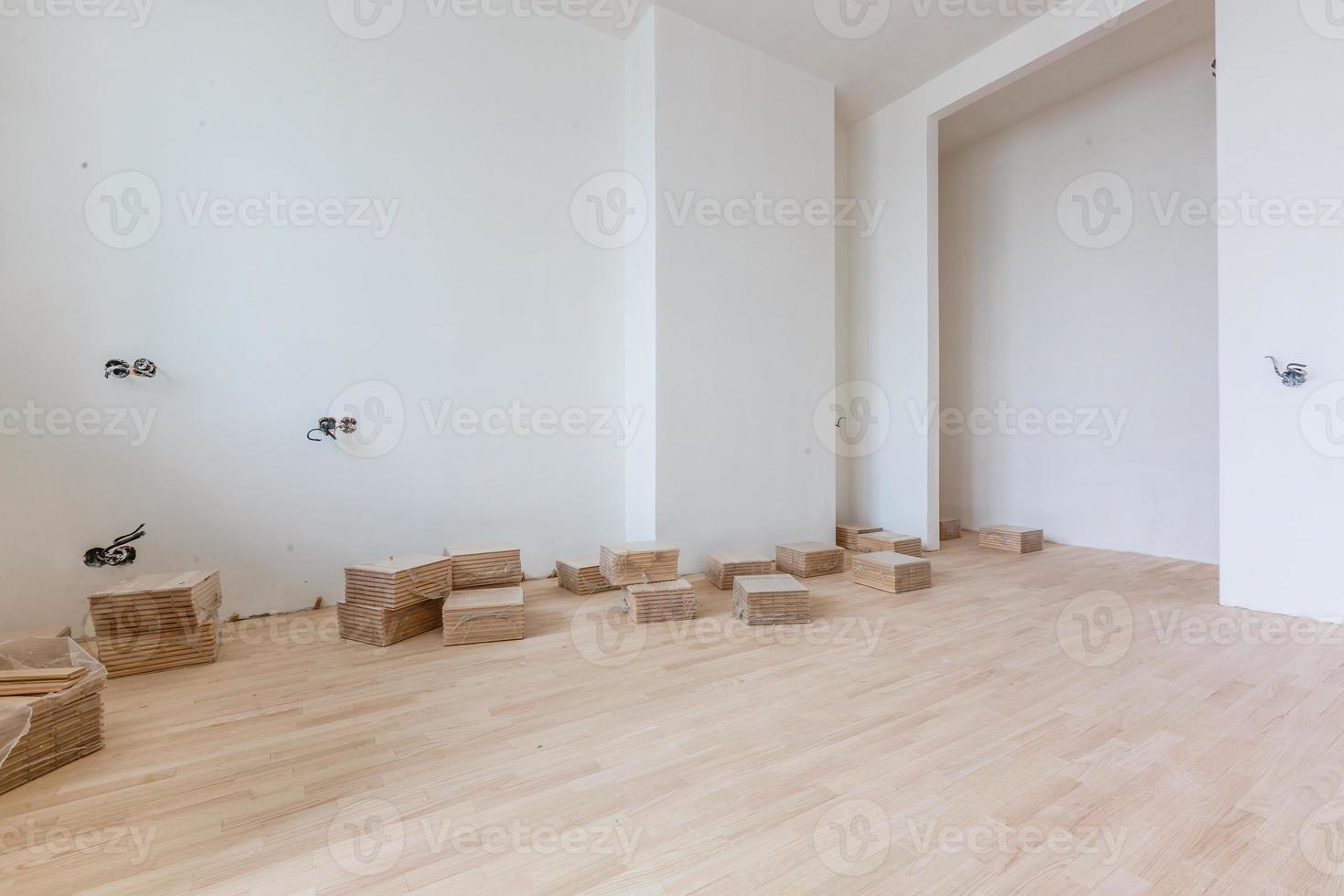 parquet installation, empty room photo