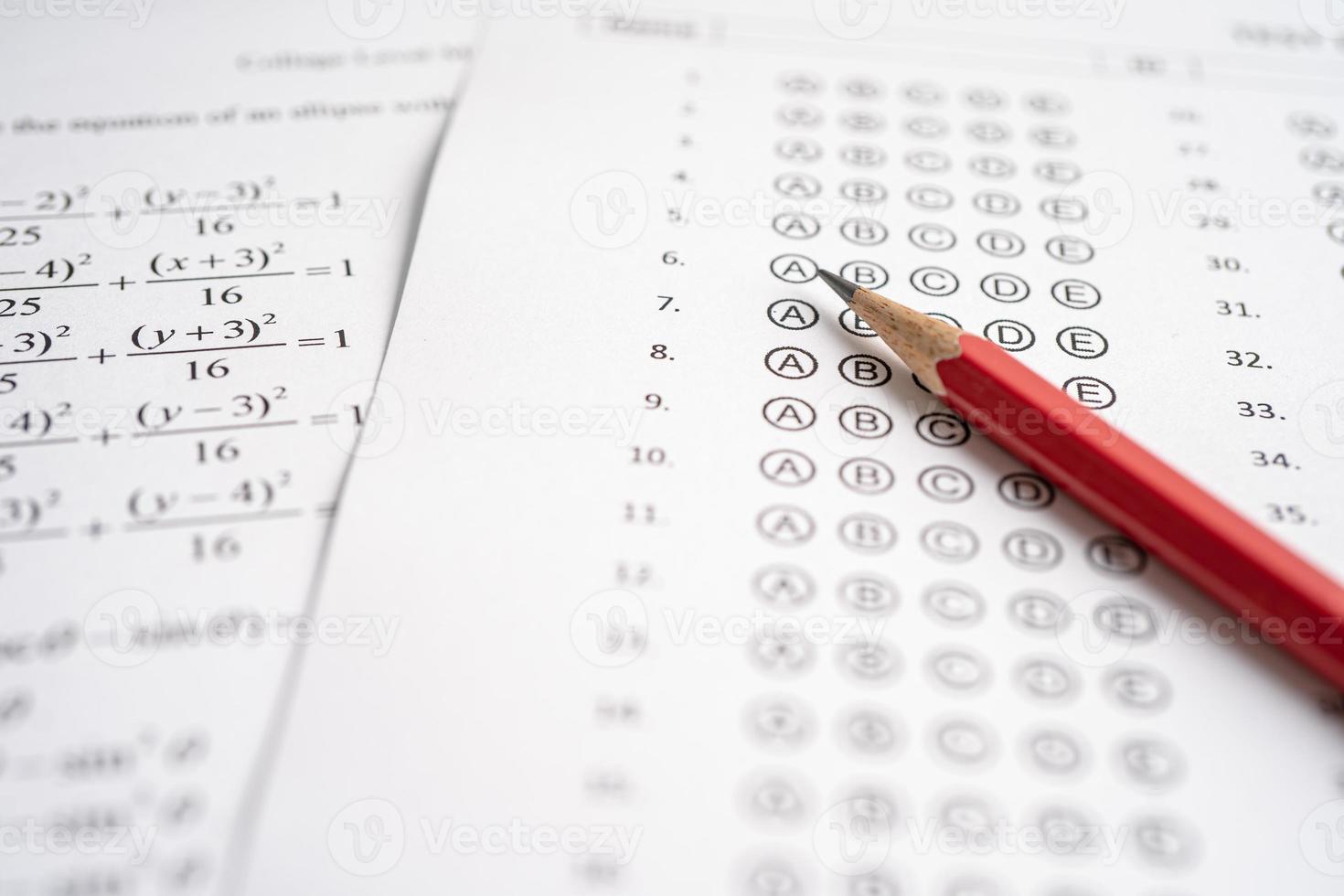 Answer sheets with Pencil drawing fill to select choice, education concept photo