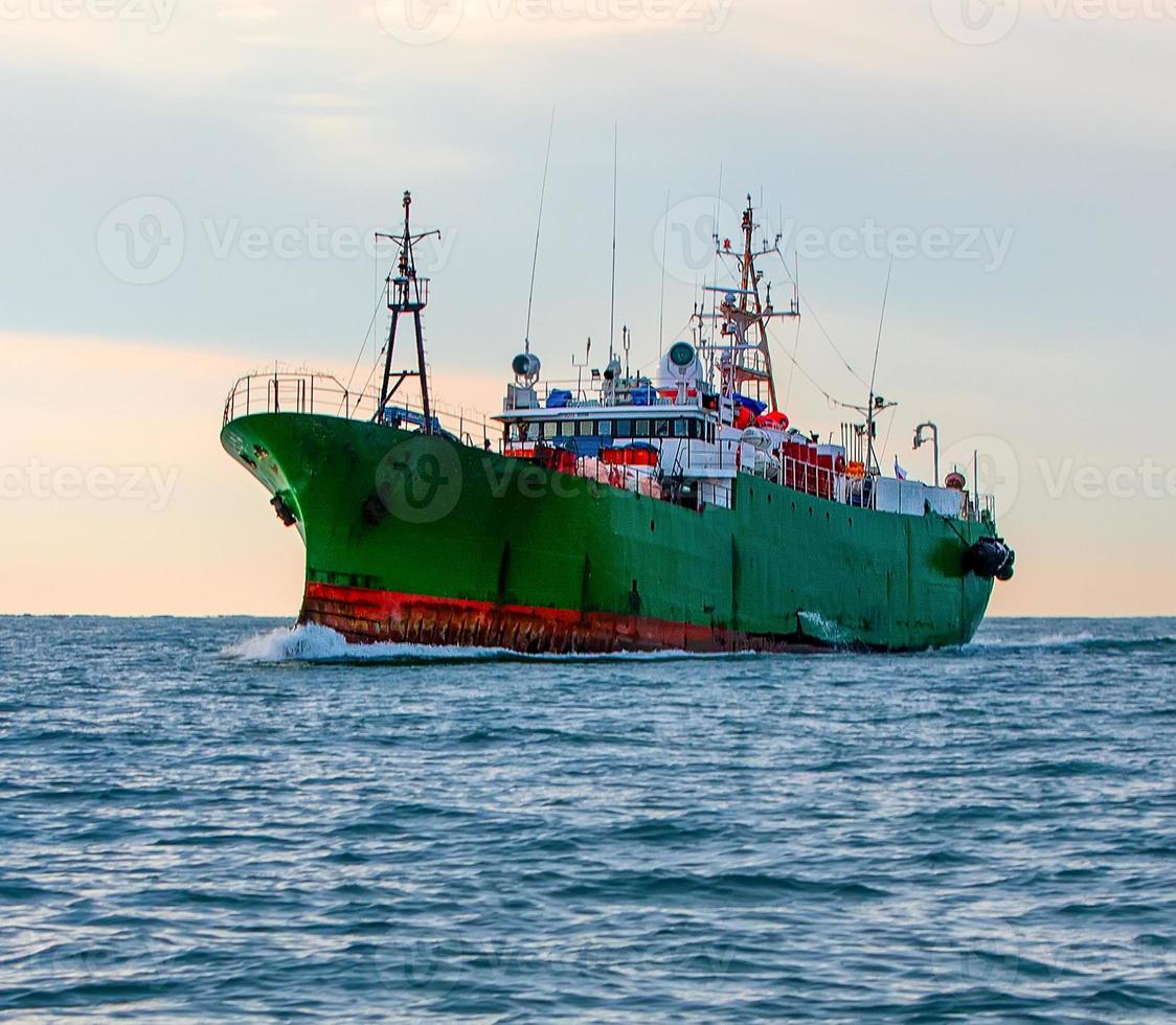 patrol rescue a warship in the Pacific ocean near the Kamchatka Peninsula photo