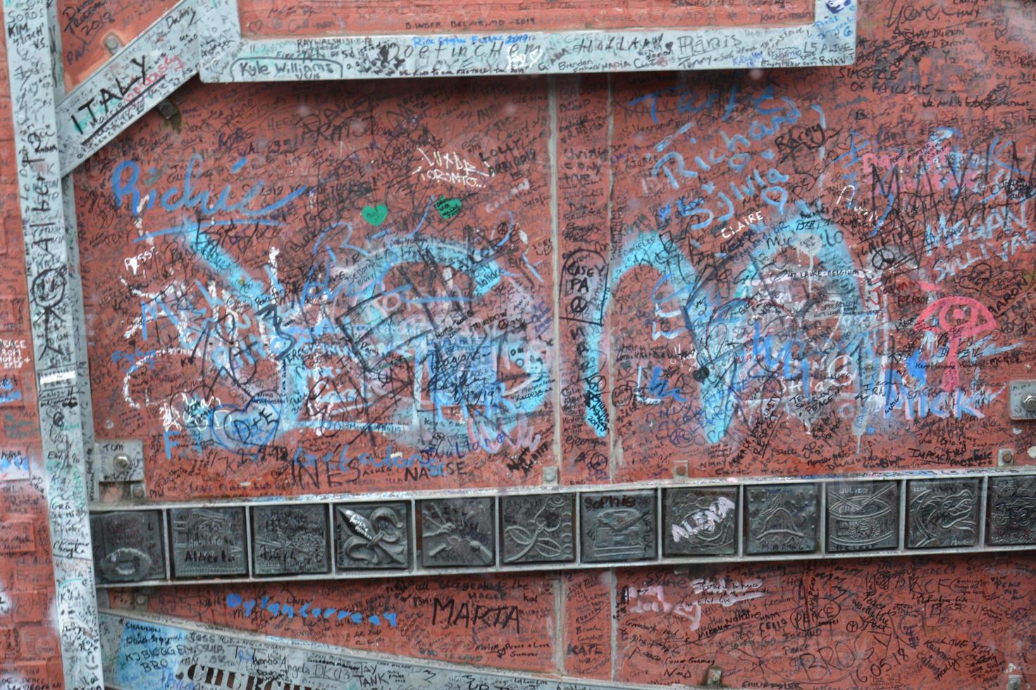 Peace Wall, that separate catholics and protestants photo
