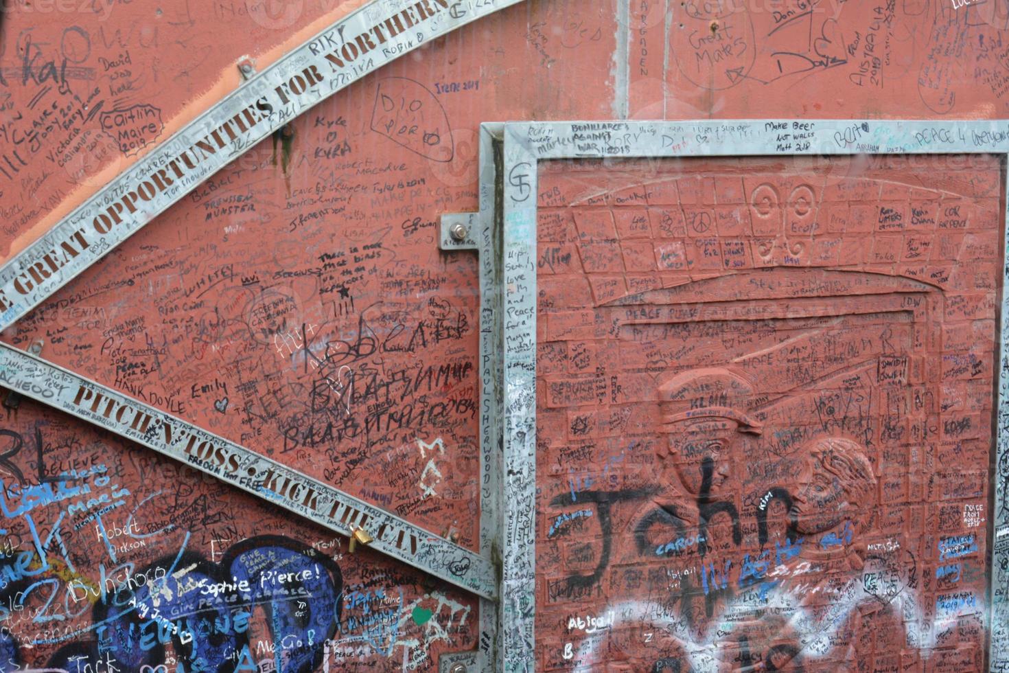 Peace Wall, that separate catholics and protestants photo