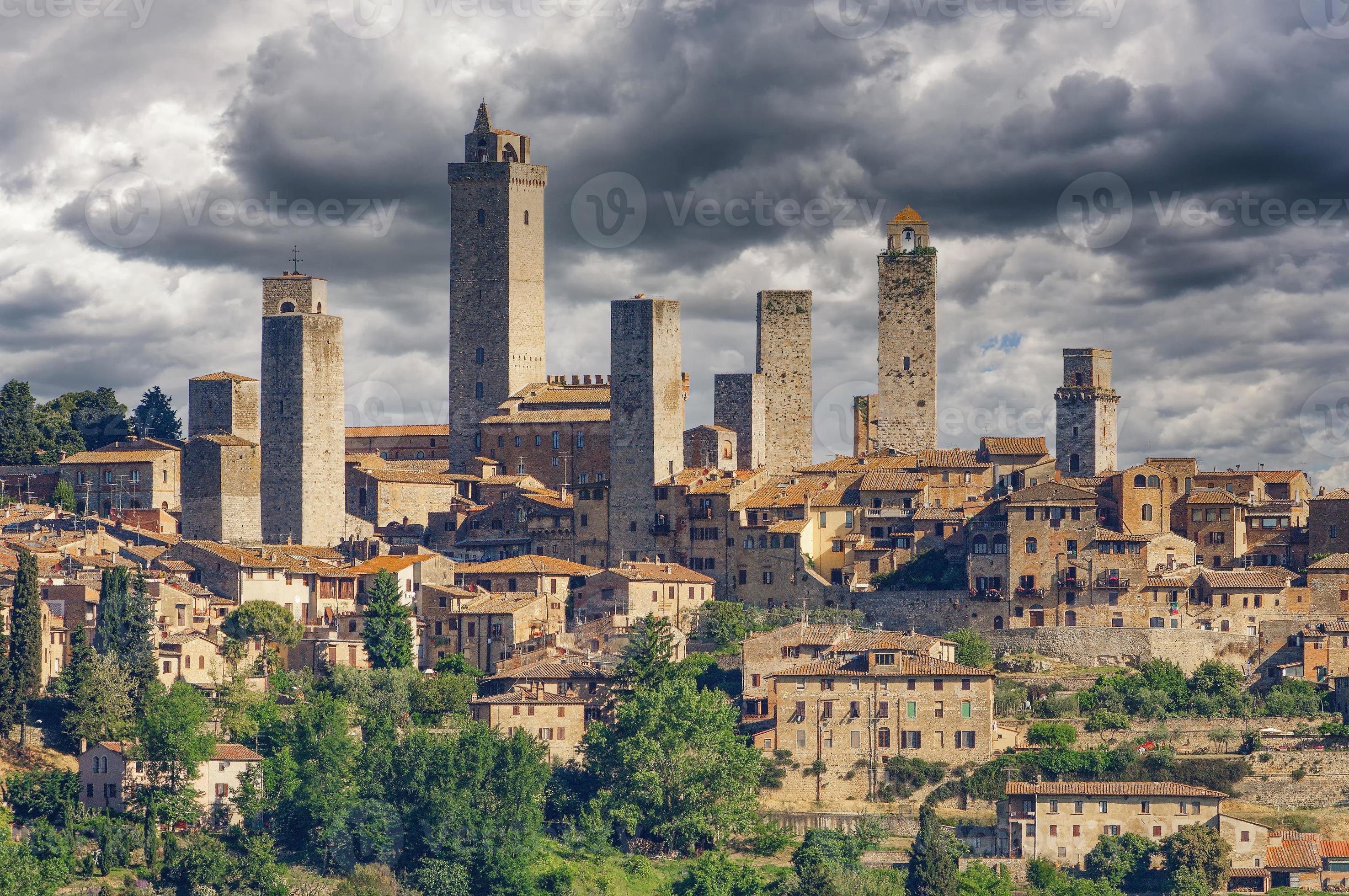 medieval Village of San Gimignano in Tuscany, Italy 16937948 Stock
