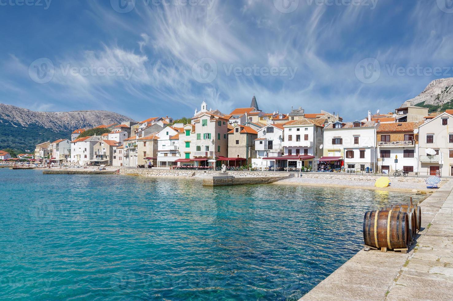 Pueblo de baska,krk,mar adriático,croacia foto