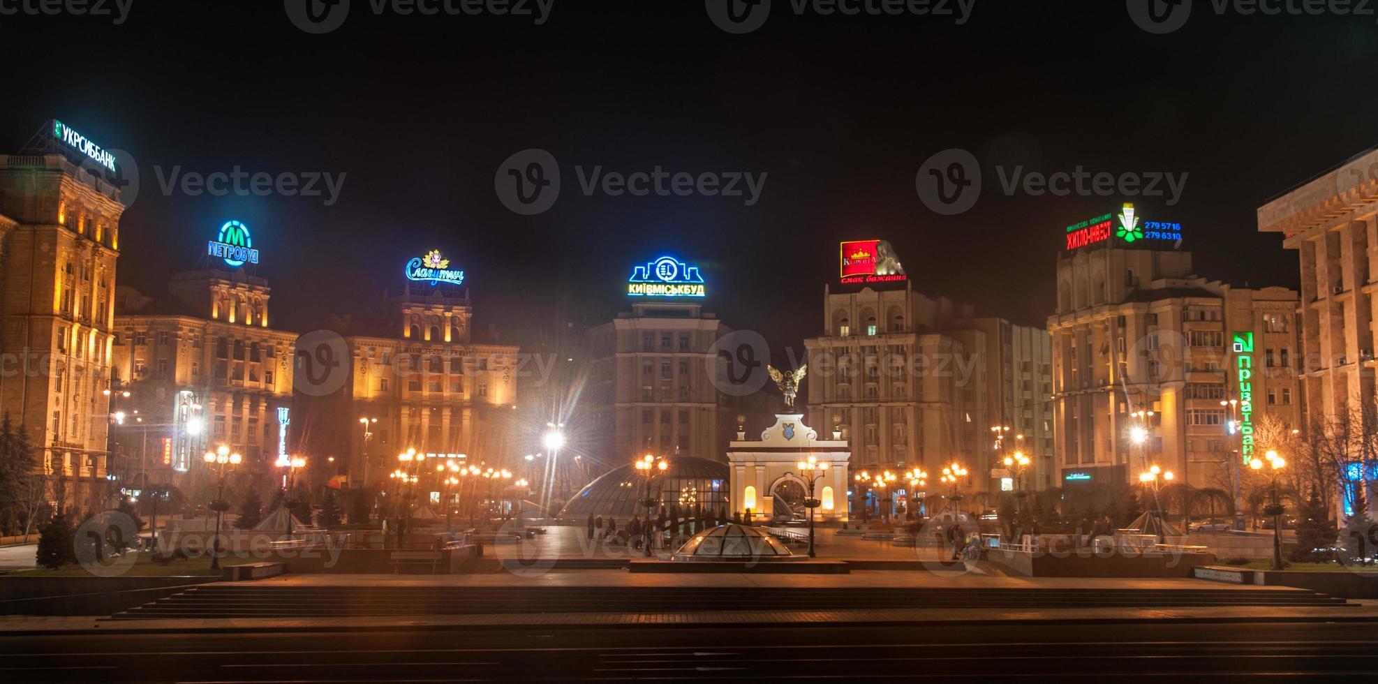 vista de la plaza de la independencia, kiev foto