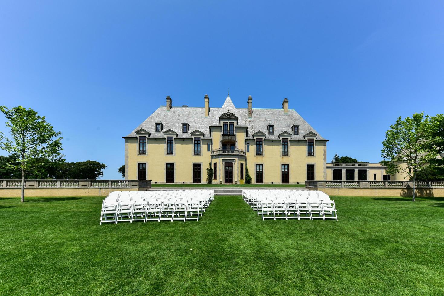 Oheka Castle Grounds in Huntington, 2022 16977903 Stock Photo at Vecteezy