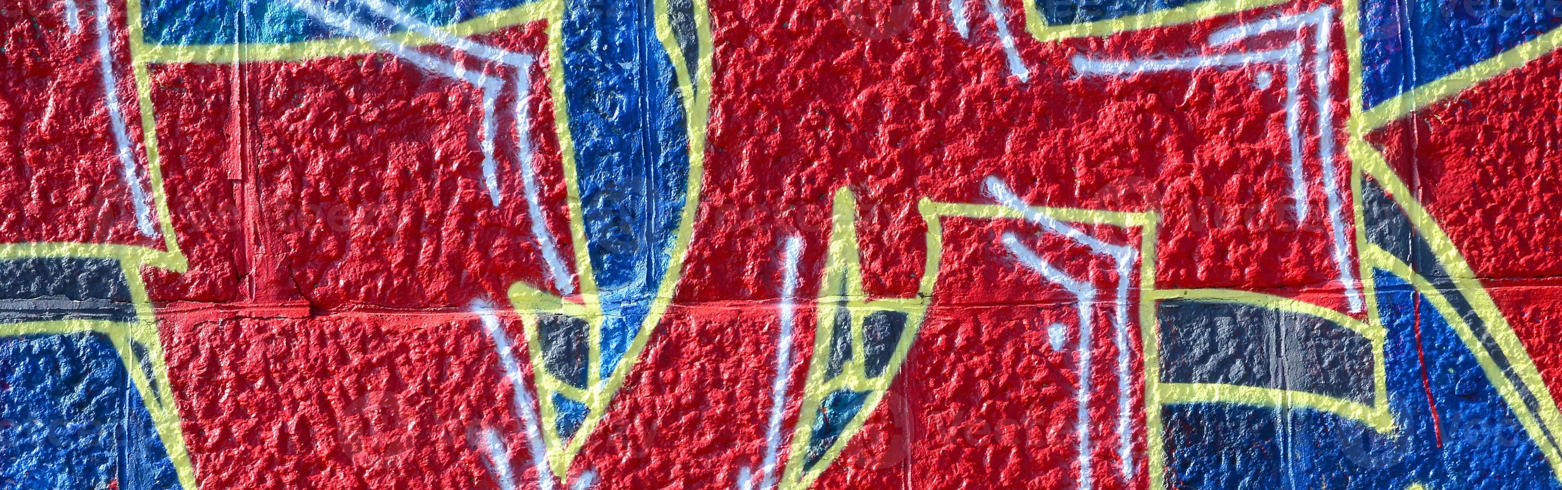 fragmento de dibujos de graffiti. la antigua muralla decorada con manchas de pintura al estilo de la cultura del arte callejero. textura de fondo coloreada en tonos cálidos foto