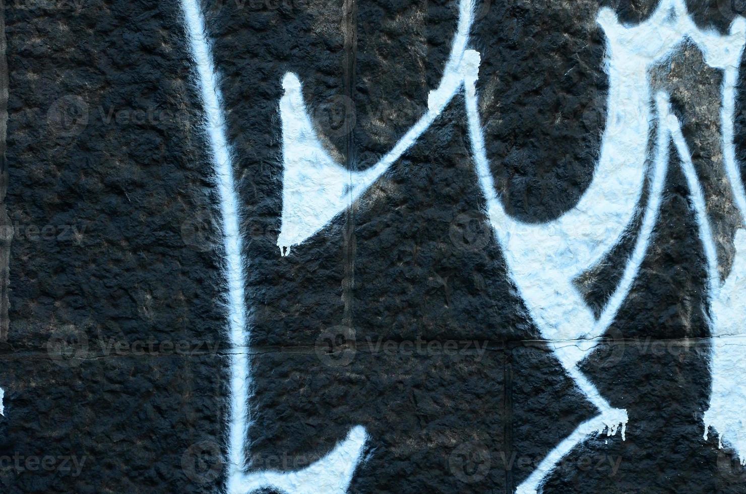 fragmento de dibujos de graffiti. la antigua muralla decorada con manchas de pintura al estilo de la cultura del arte callejero. textura de fondo de color foto