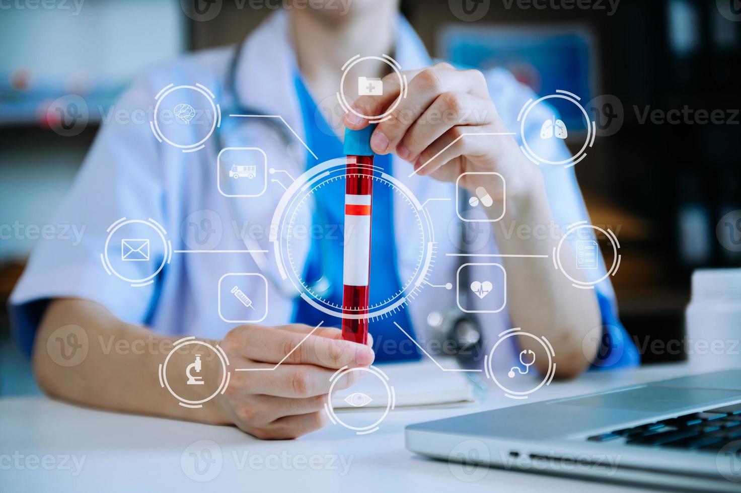 concepto de investigación y desarrollo de vacunas de prueba médica coronavirus covid19. científico en estudio de laboratorio y análisis de muestras científicas de anticuerpos contra el coronavirus foto