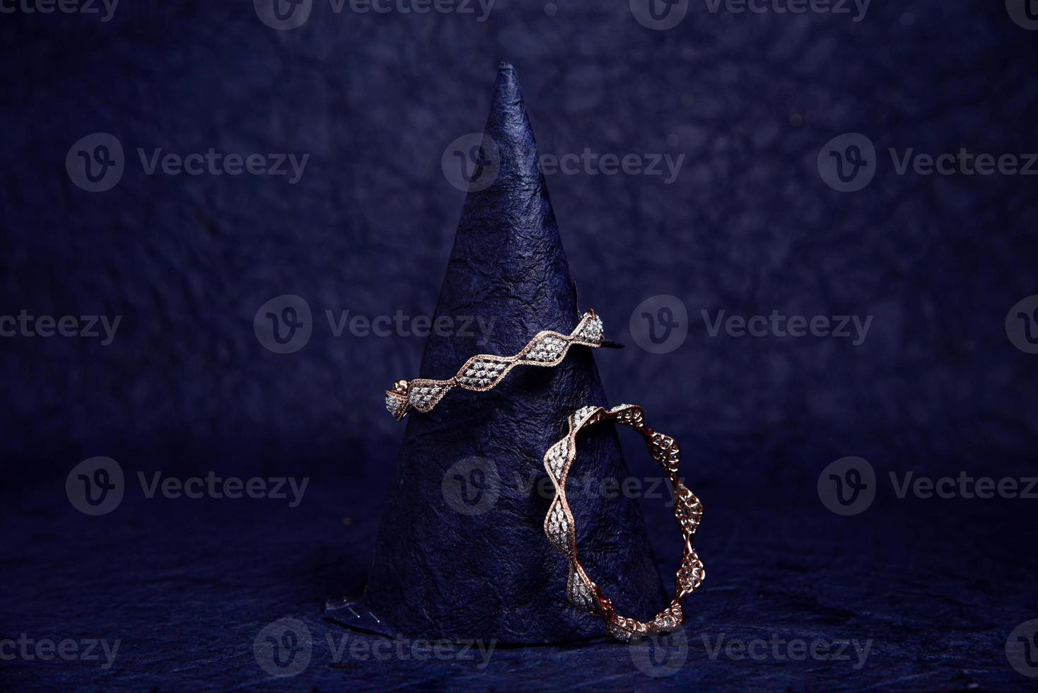 Traditional gold and diamond jwellery photo