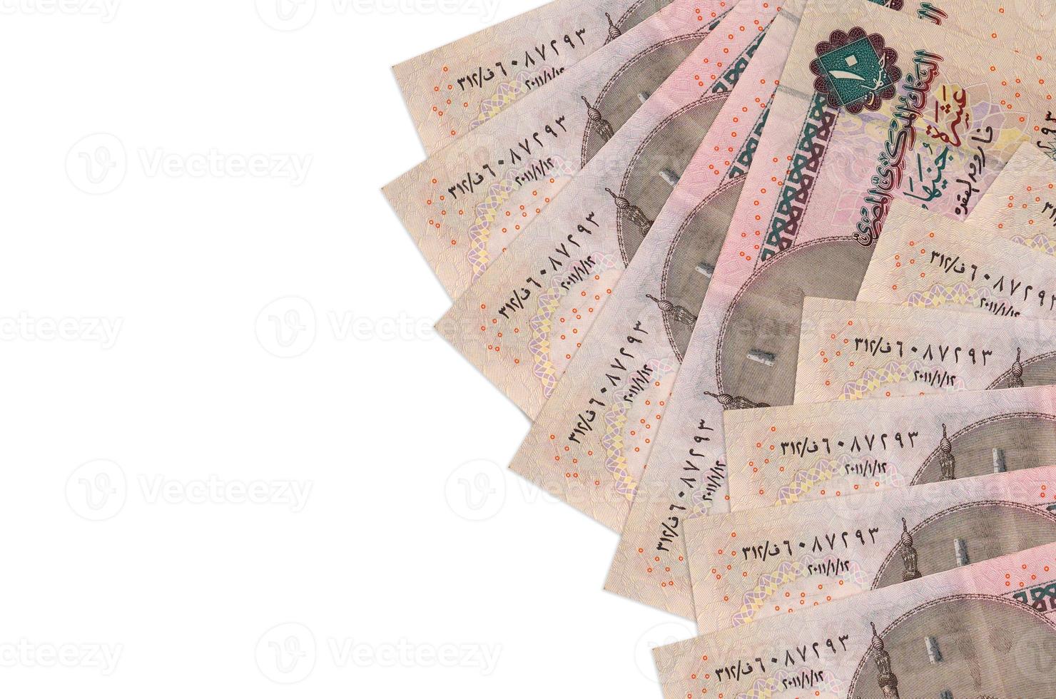Los billetes de 10 libras egipcias se encuentran aislados en fondo blanco con espacio de copia. fondo conceptual de vida rica foto
