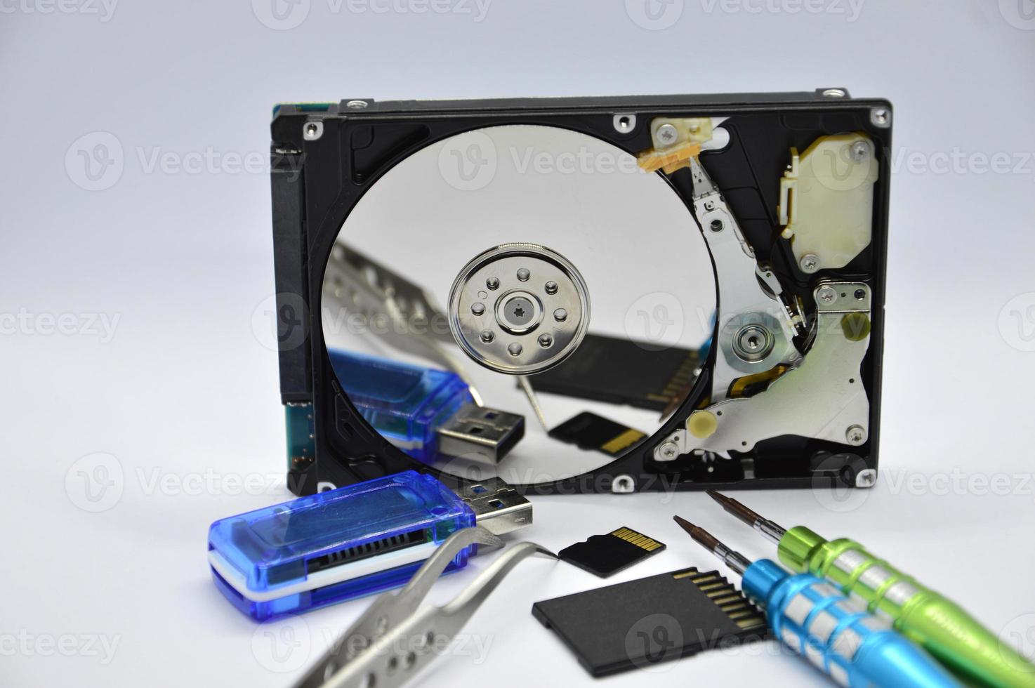 2.5-inch spinning disk type hard drive images are still commonly used today. photo