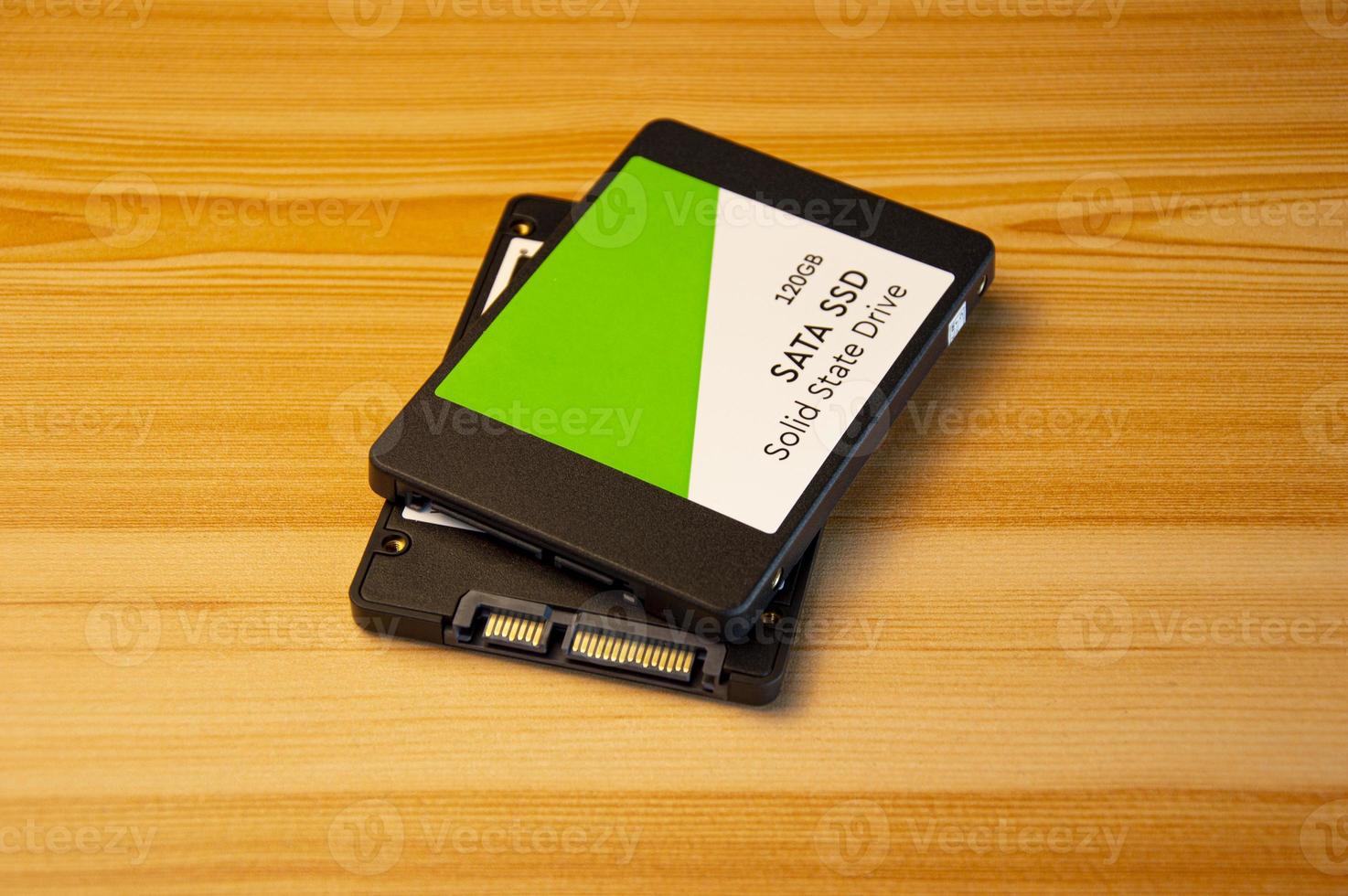 2.5-inch SSD hard drives, nowadays, are in great demand. photo