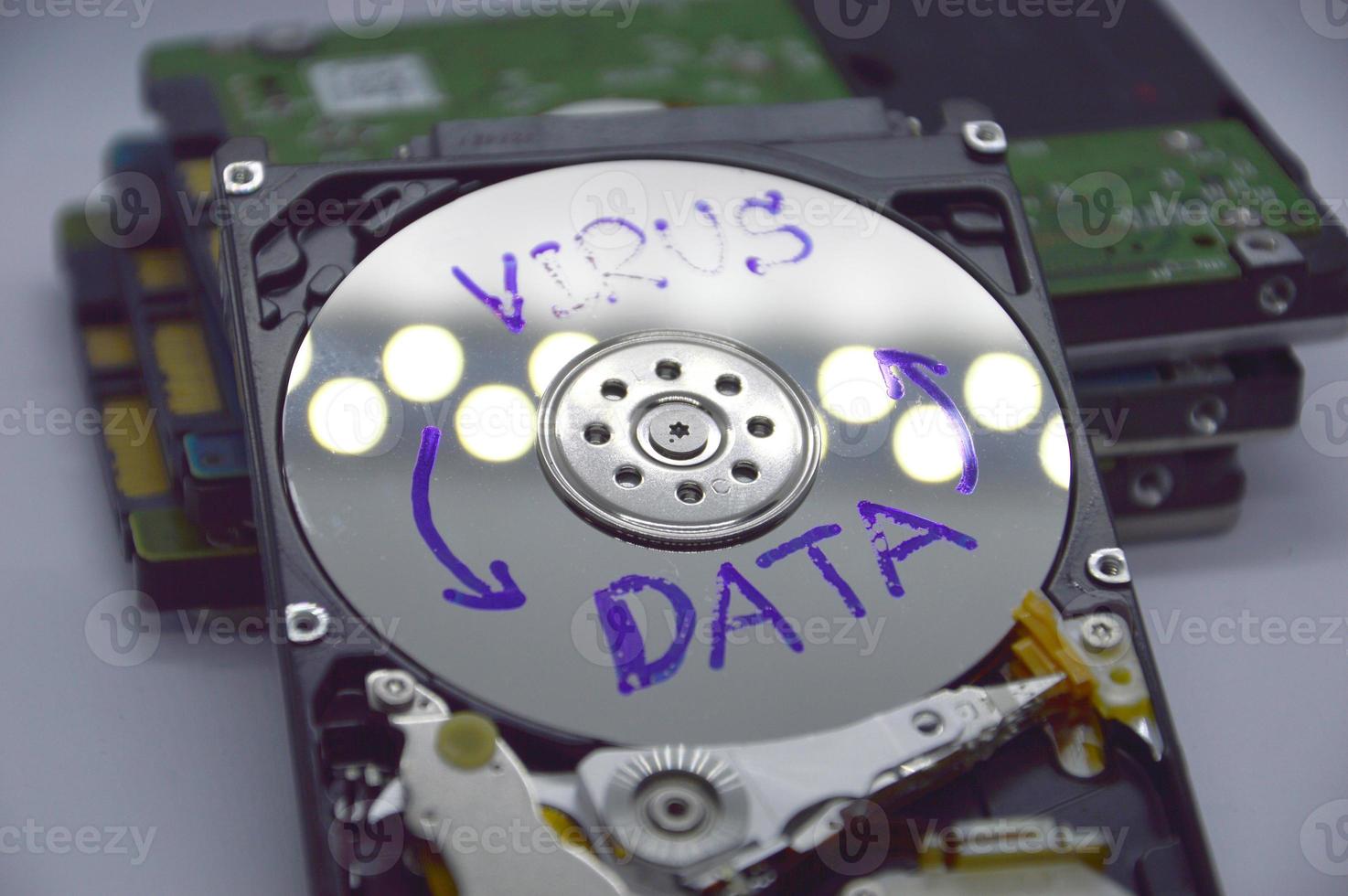 2.5-inch spinning disk type hard drive images are still commonly used today. photo
