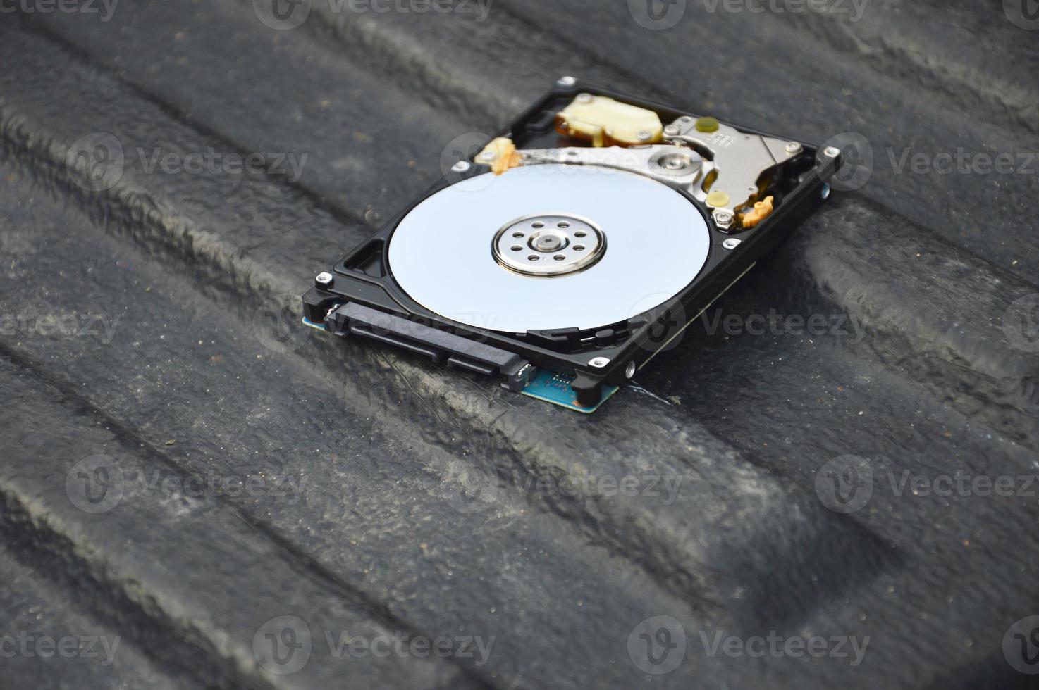 2.5-inch spinning disk type hard drive images are still commonly used today. photo