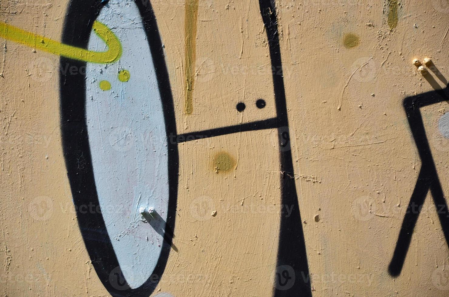 la antigua muralla, pintada en color dibujo de graffiti con pinturas en aerosol. imagen de fondo sobre el tema de dibujar graffiti y arte callejero foto