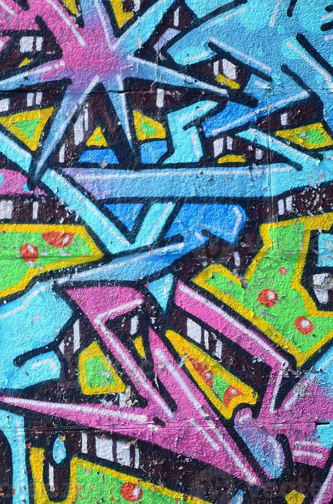 fragmento de dibujos de graffiti. la antigua muralla decorada con manchas de pintura al estilo de la cultura del arte callejero. textura de fondo coloreada en tonos fríos foto