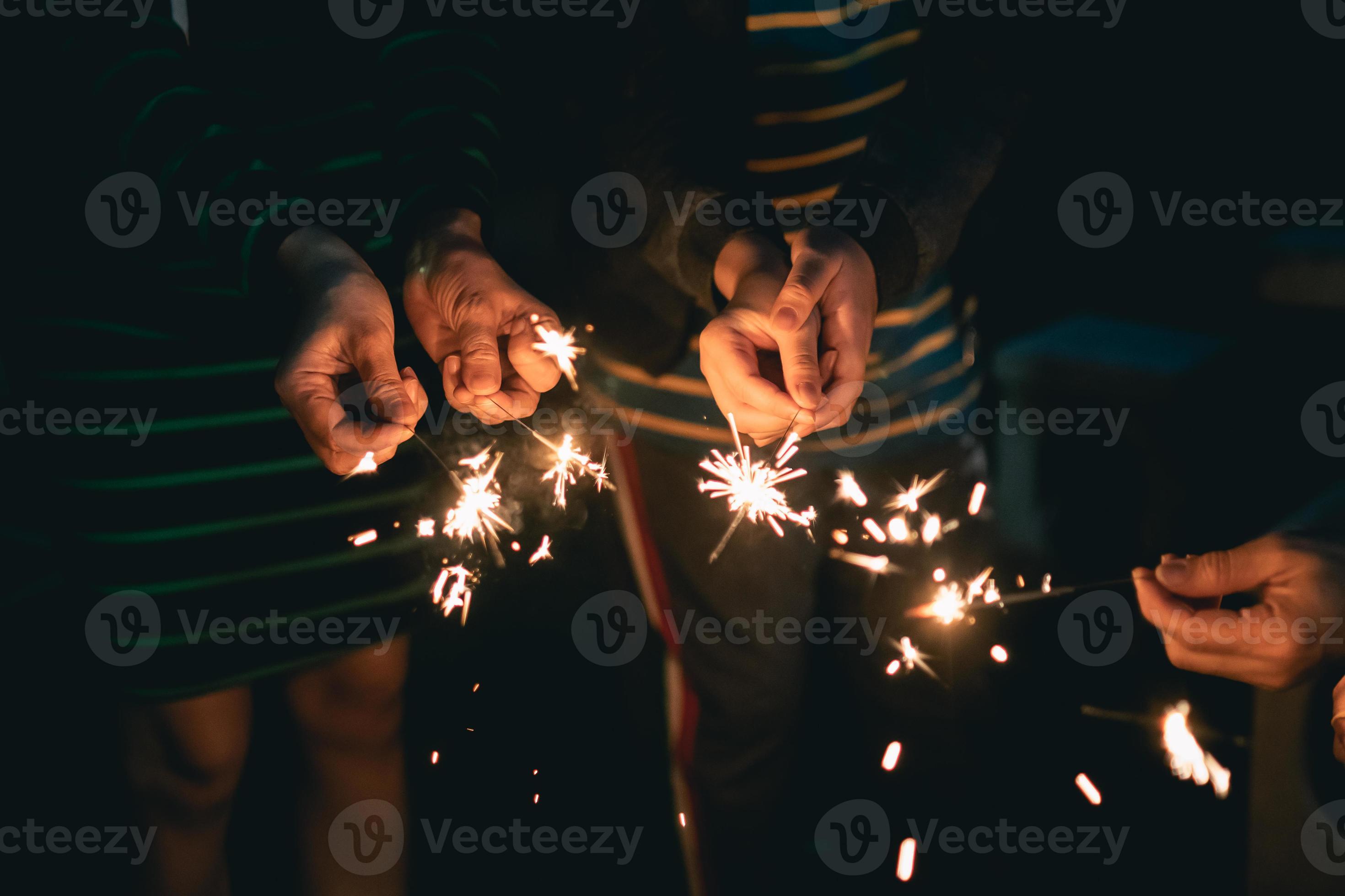 foto gratis: luces de Bengala, explotación, manos, fuegos