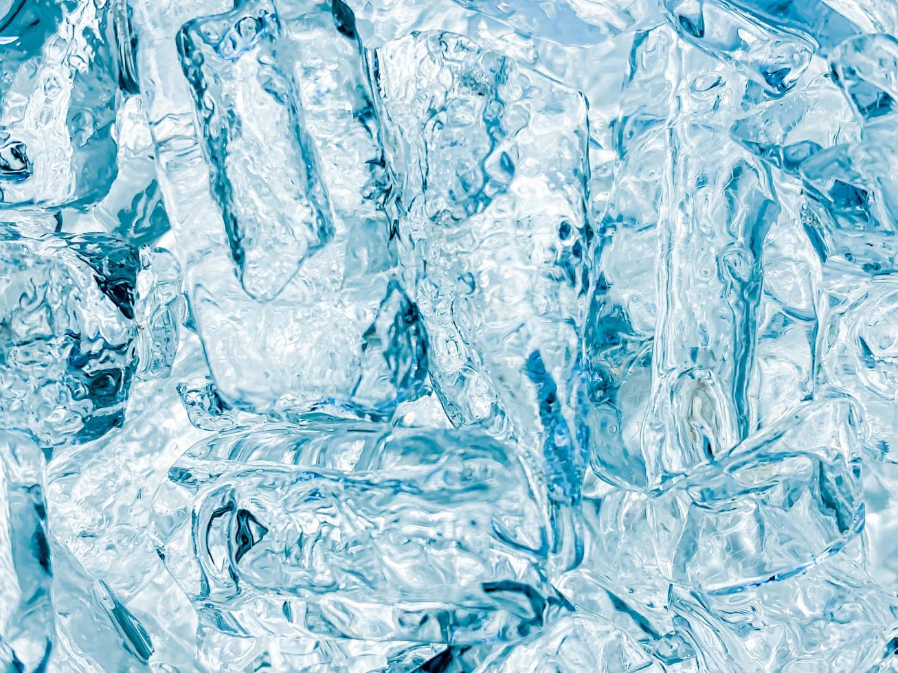 fondo de cubitos de hielo, textura de cubitos de hielo o fondo me hace sentir fresco y bien, hecho para el negocio de bebidas o refrescos. foto