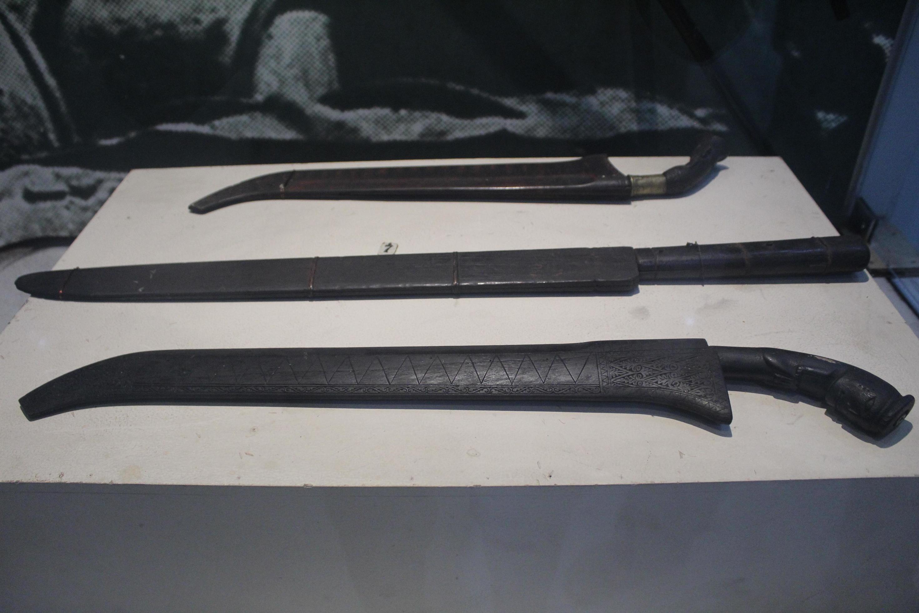 historic machetes in the museum, pictures of machetes from ancient