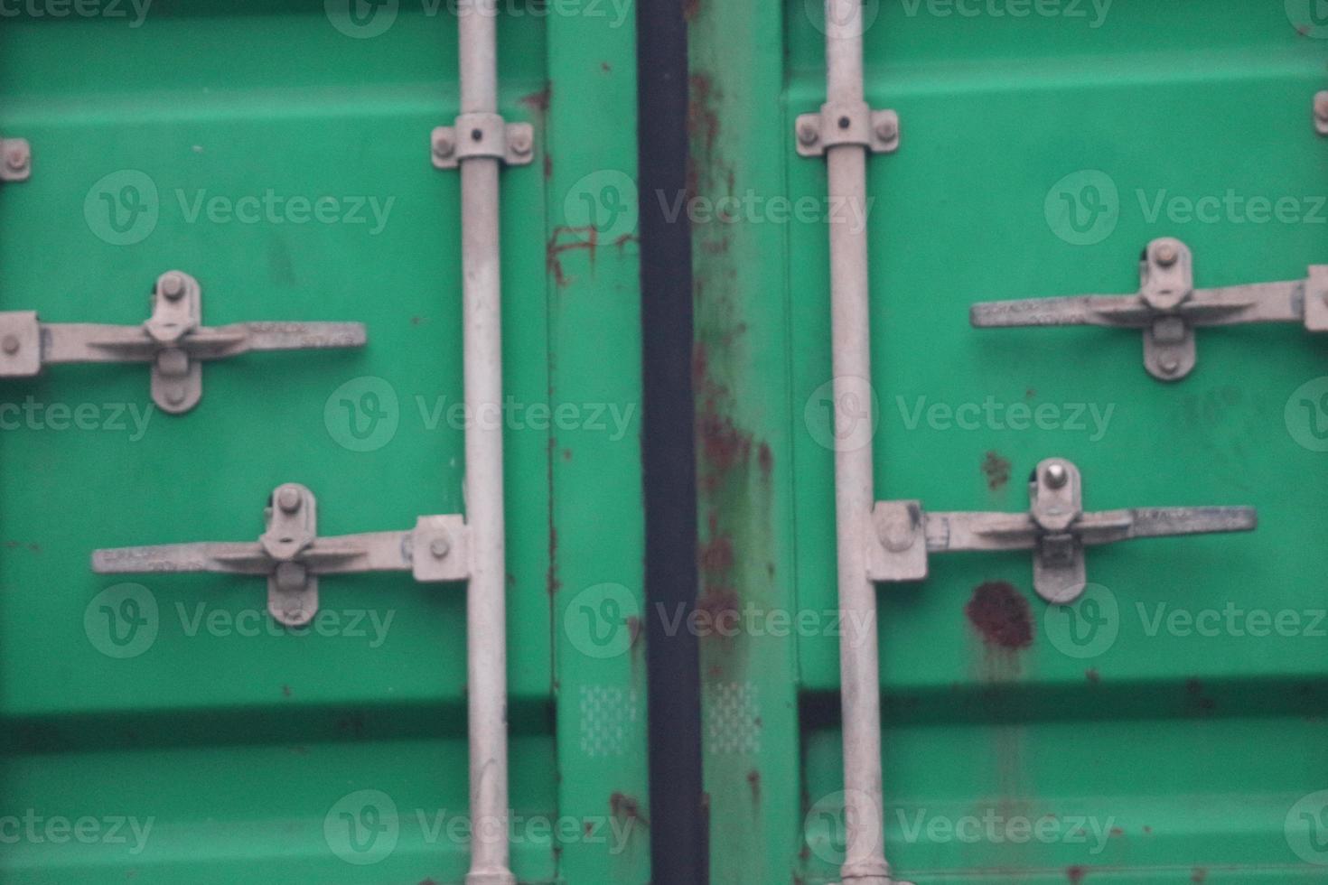 Back view of the container in green. photo