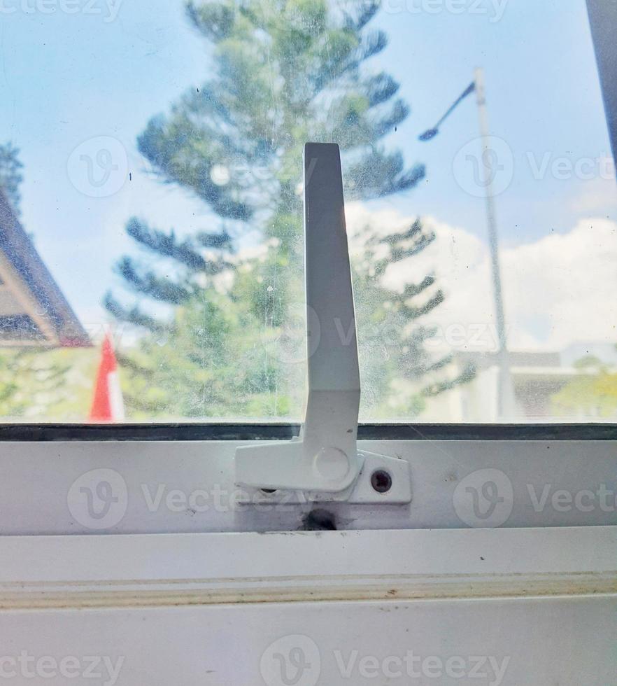 Photo of an aluminum window handle which has the function of opening and closing the window