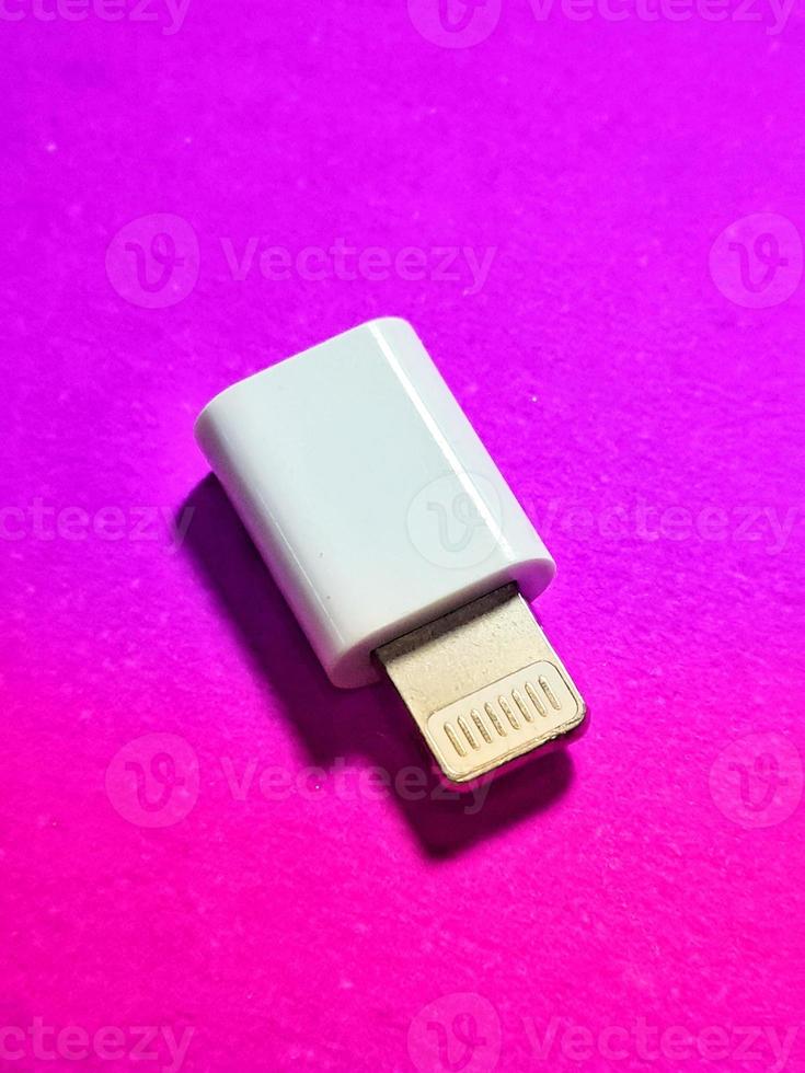 foto aislada de un controlador usb lightning apple otg sobre la marcha