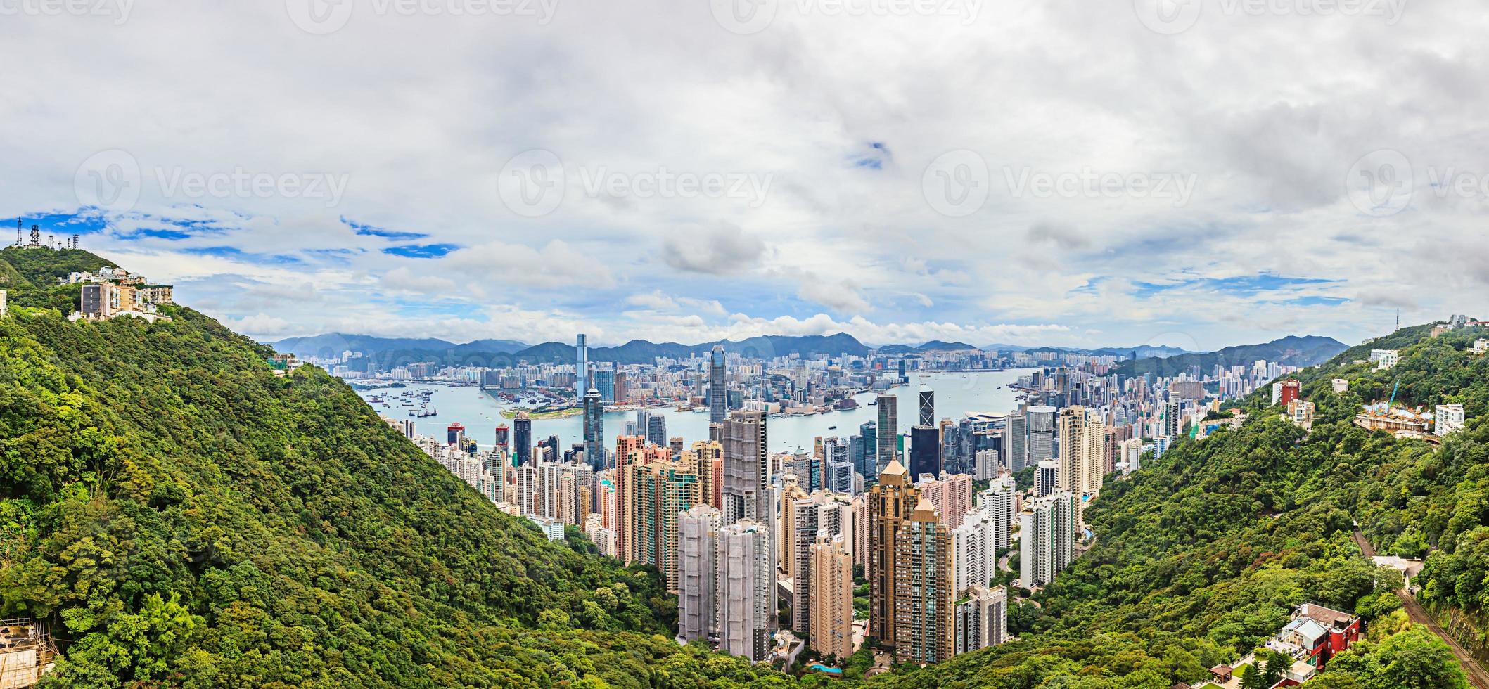 Panoramic view of Hong Kong from Victoria Peak Garden 17093814 Stock Photo at Vecteezy Panoramic view of Hong Kong from Victoria Peak Garden 17093814 Stock Photo at Vecteezy
