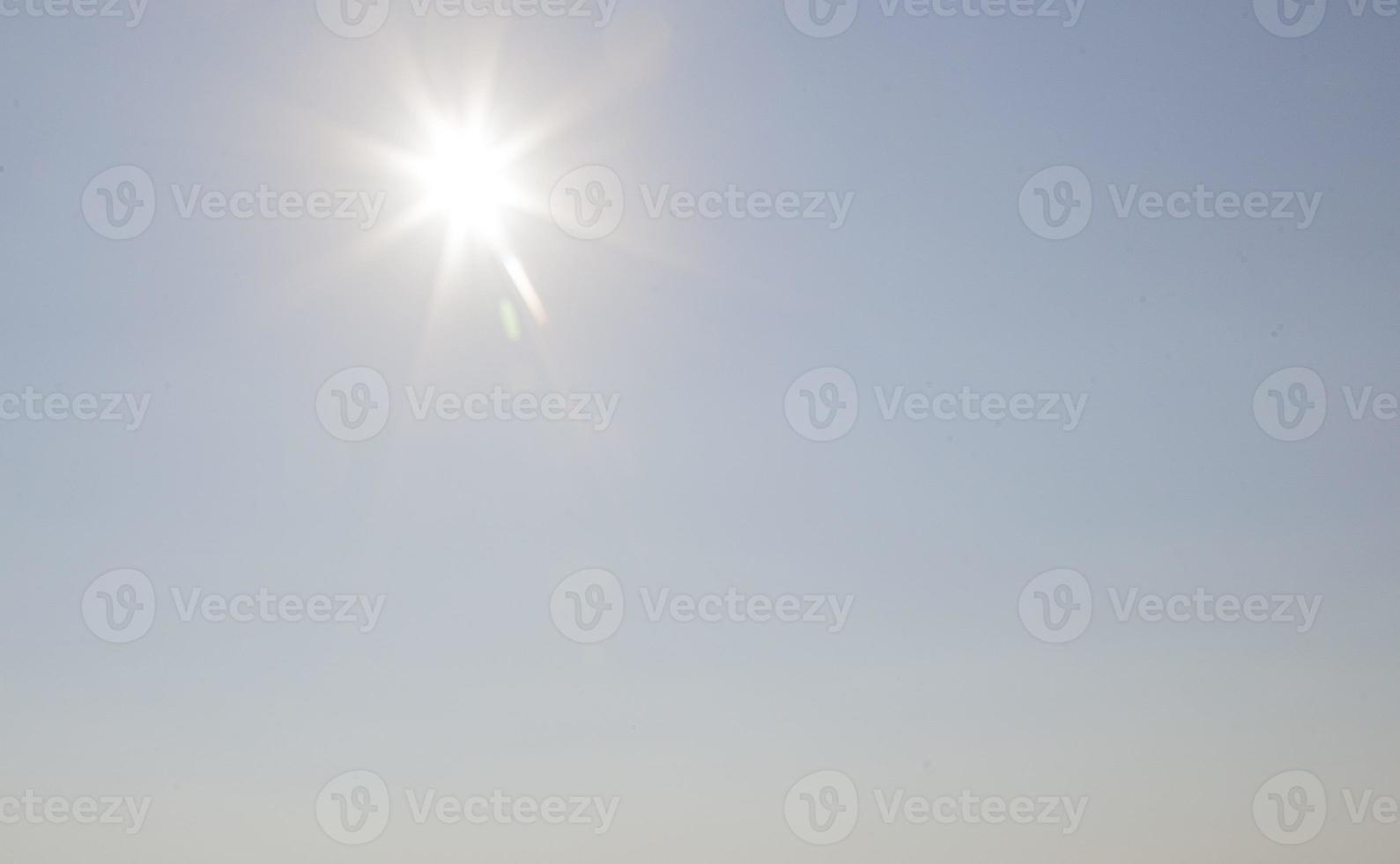 la imagen de un cielo claro y sin nubes se puede utilizar como fondo foto