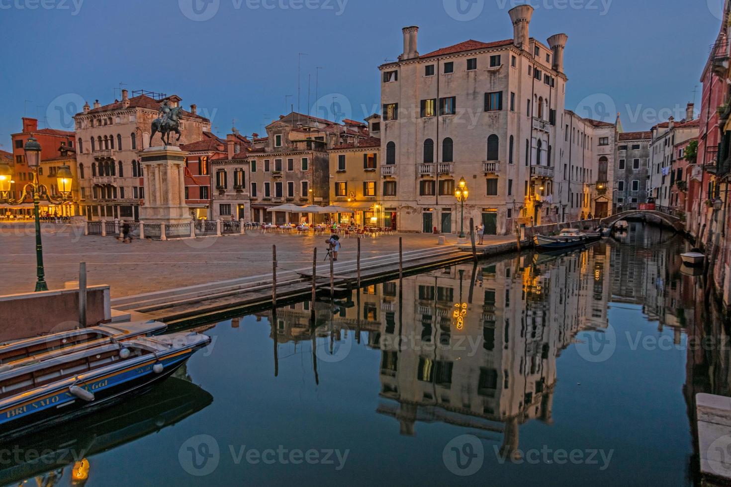 escena de la ciudad de venecia durante el cierre de covid-19 sin visitantes durante el día en 2020 foto