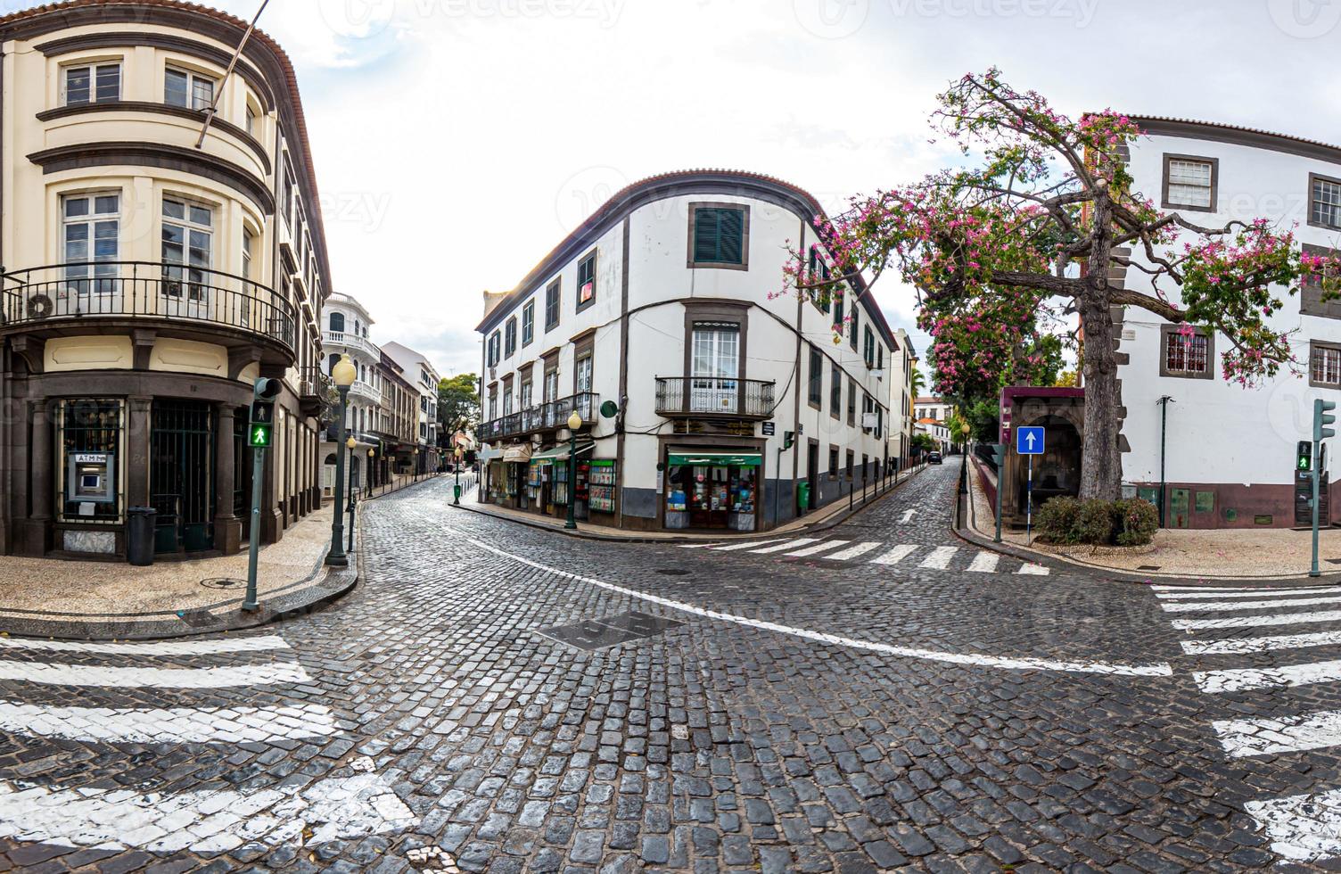 imagen panorámica sobre la praca do municipio en funchal en la isla portuguesa de madeira en verano foto