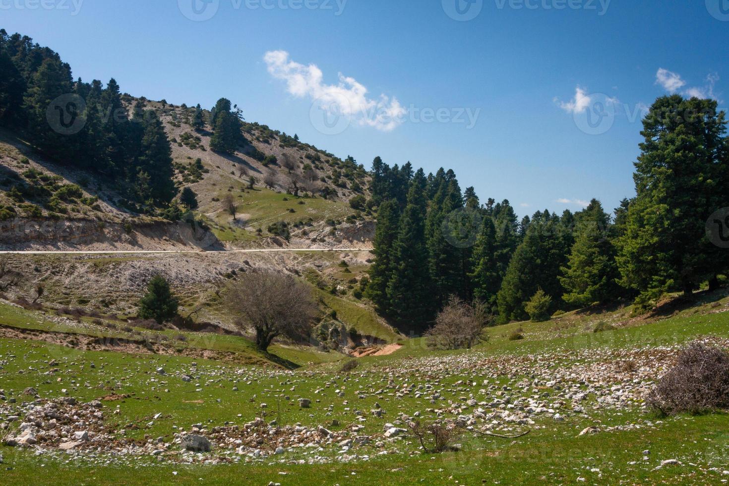 paisajes del parque natural tzoumerka foto