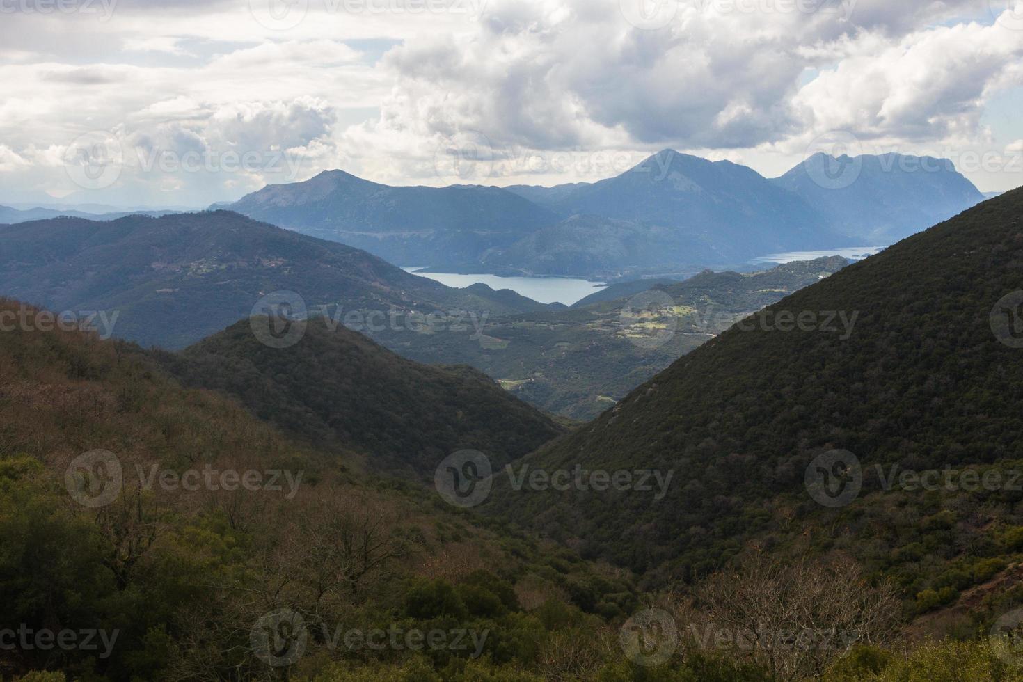 paisajes del parque natural tzoumerka foto