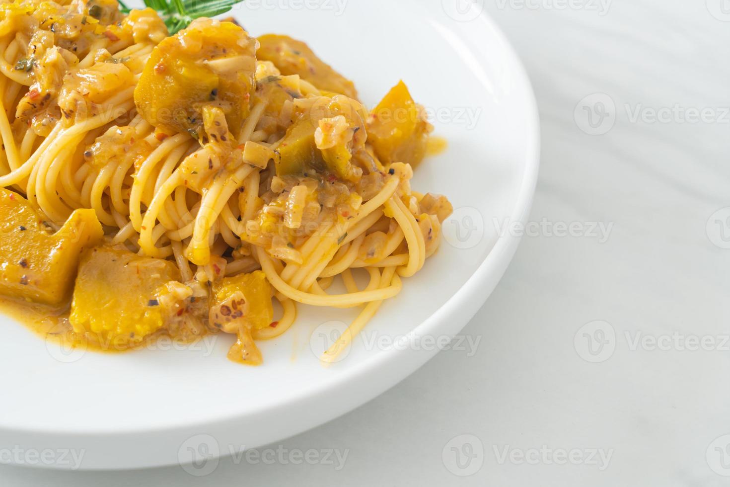 calabaza espagueti pasta salsa alfredo foto