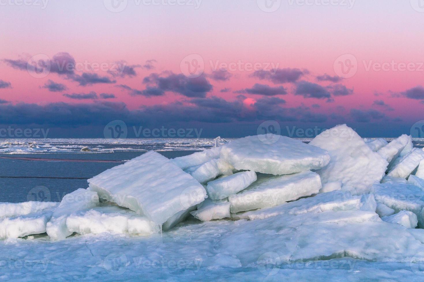 Ice Drifts in the Baltic Sea 17107517 Stock Photo at Vecteezy