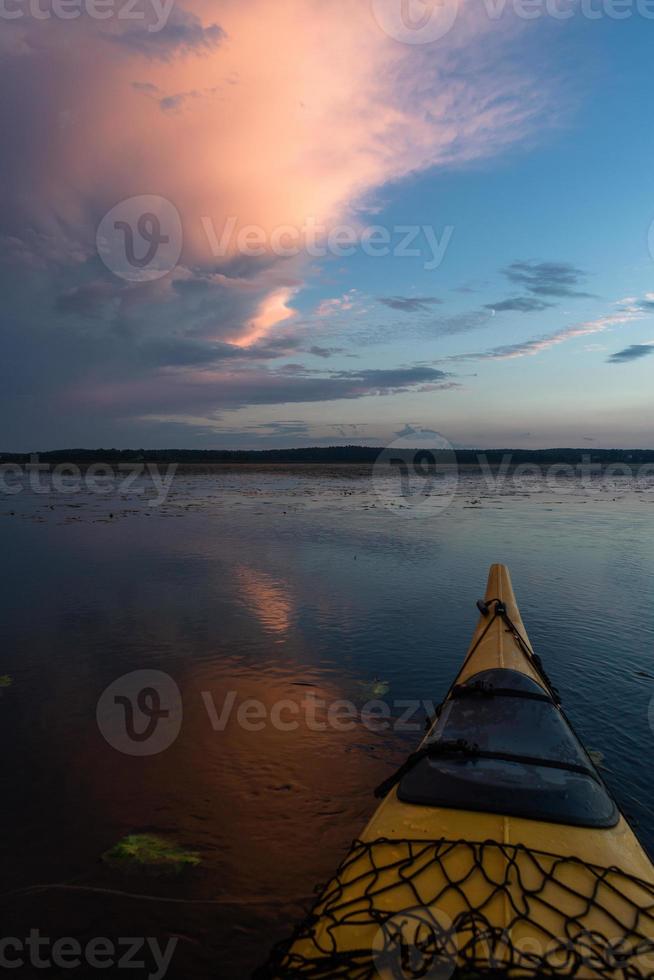paisajes lacustres de letonia en verano foto