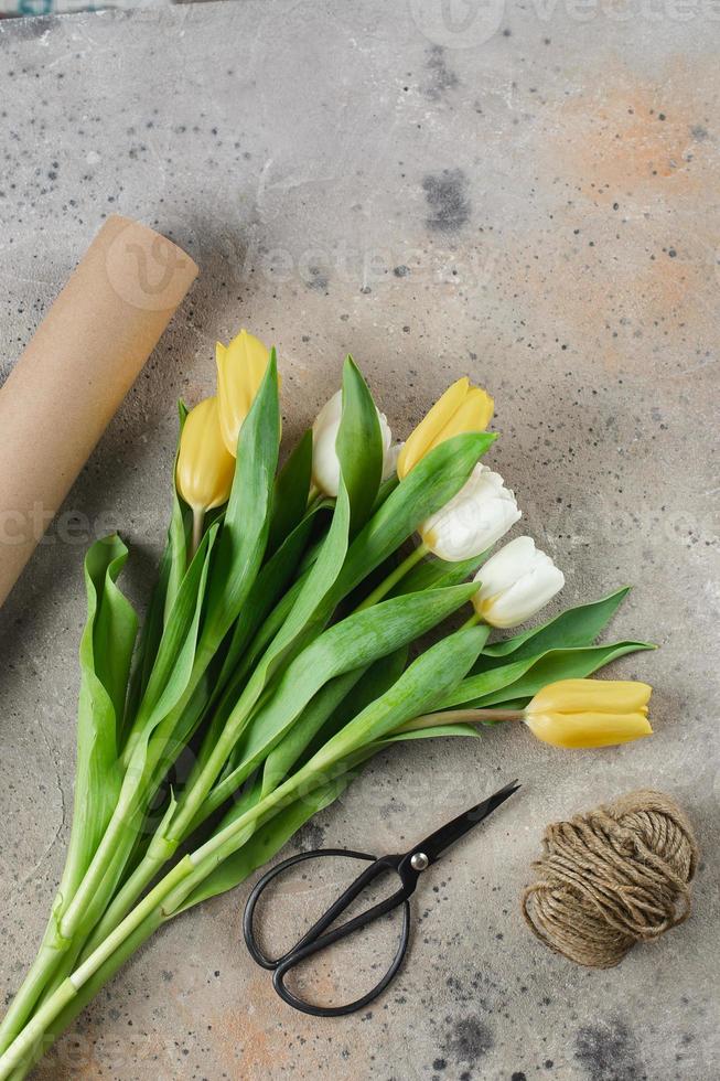 Spring tulips, jute rope, scissors on background. Spring holidays concept. 8 march and mother's day holiday. photo