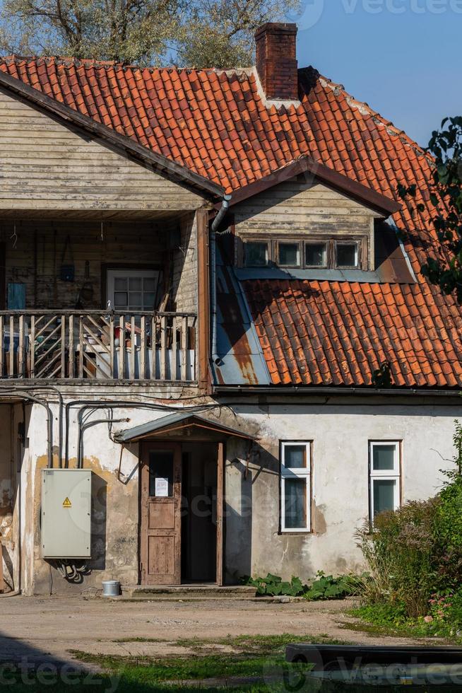 ciudad de kuldiga y cascada de ventas foto