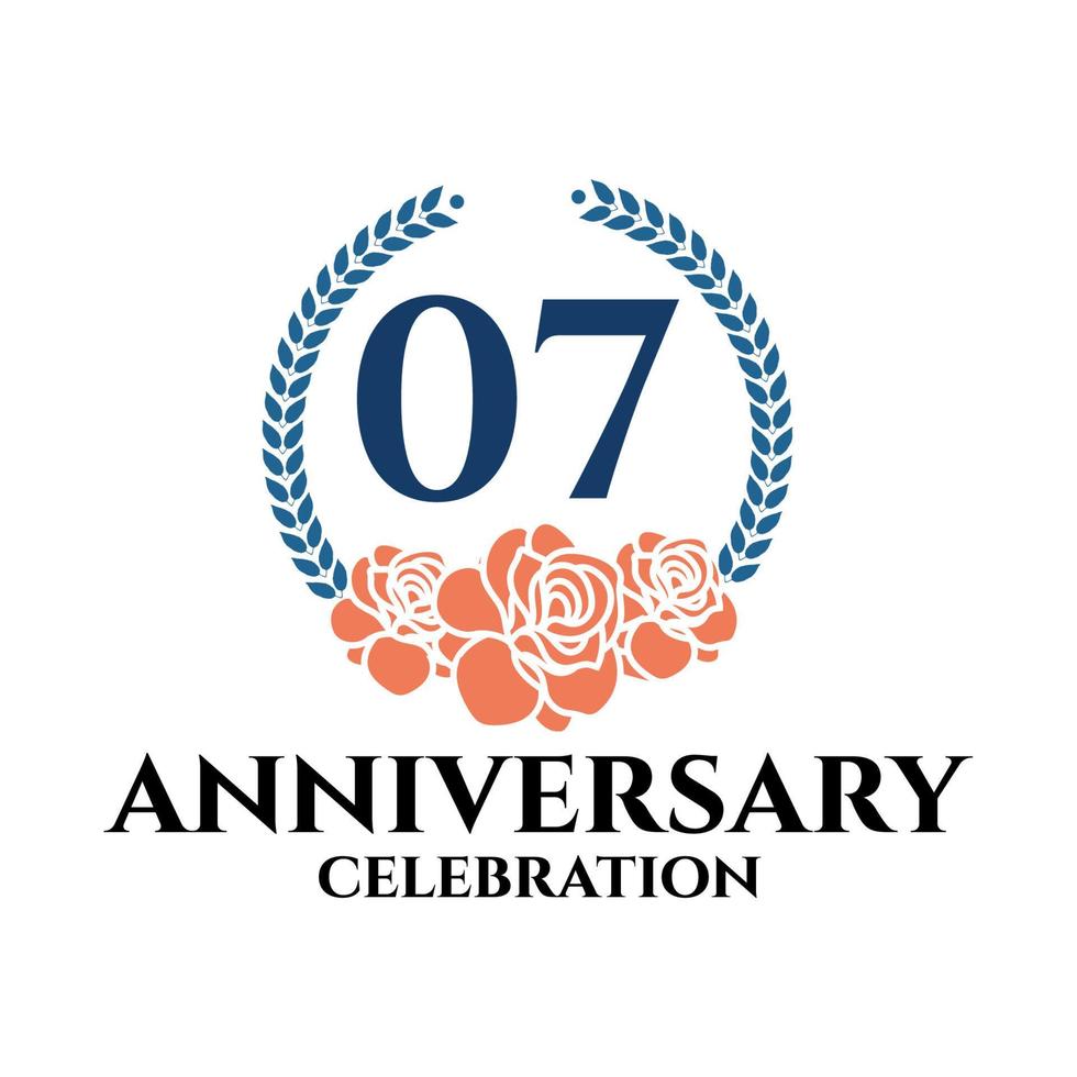 Logotipo del 7º aniversario con corona de rosa y laurel, plantilla vectorial para celebración de cumpleaños. vector
